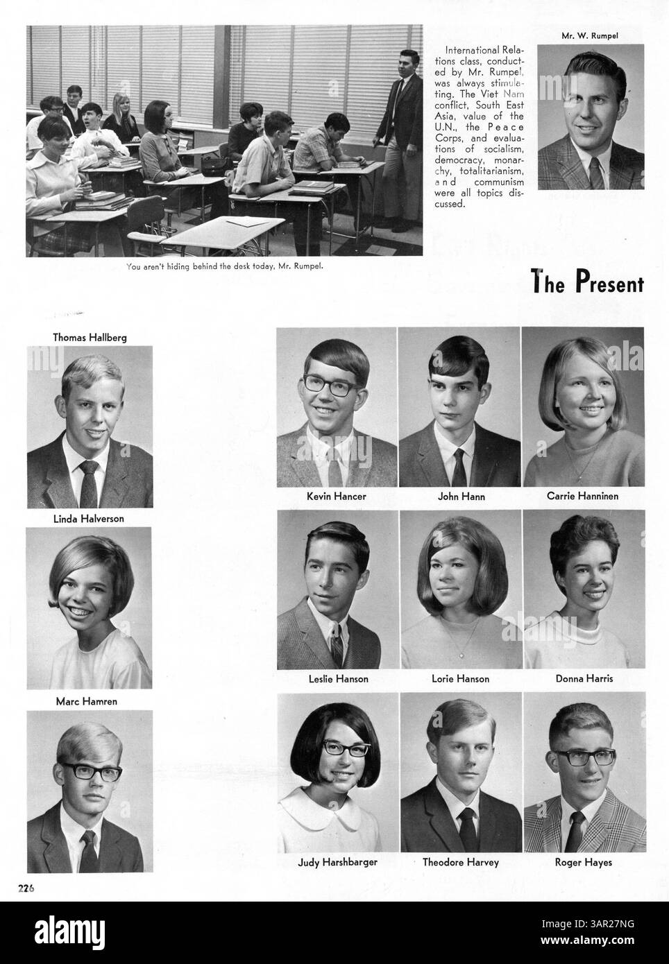 L'annuario "68 Bear" della Lincoln High School documenta la vita studentesca, l'atletica, i club, il coinvolgimento degli insegnanti e gli eventi chiave dell'anno scolastico 1967-1968. Mancano le pagine 217 e 218 ma è ancora un documento prezioso per preservare la storia della scuola. Foto Stock