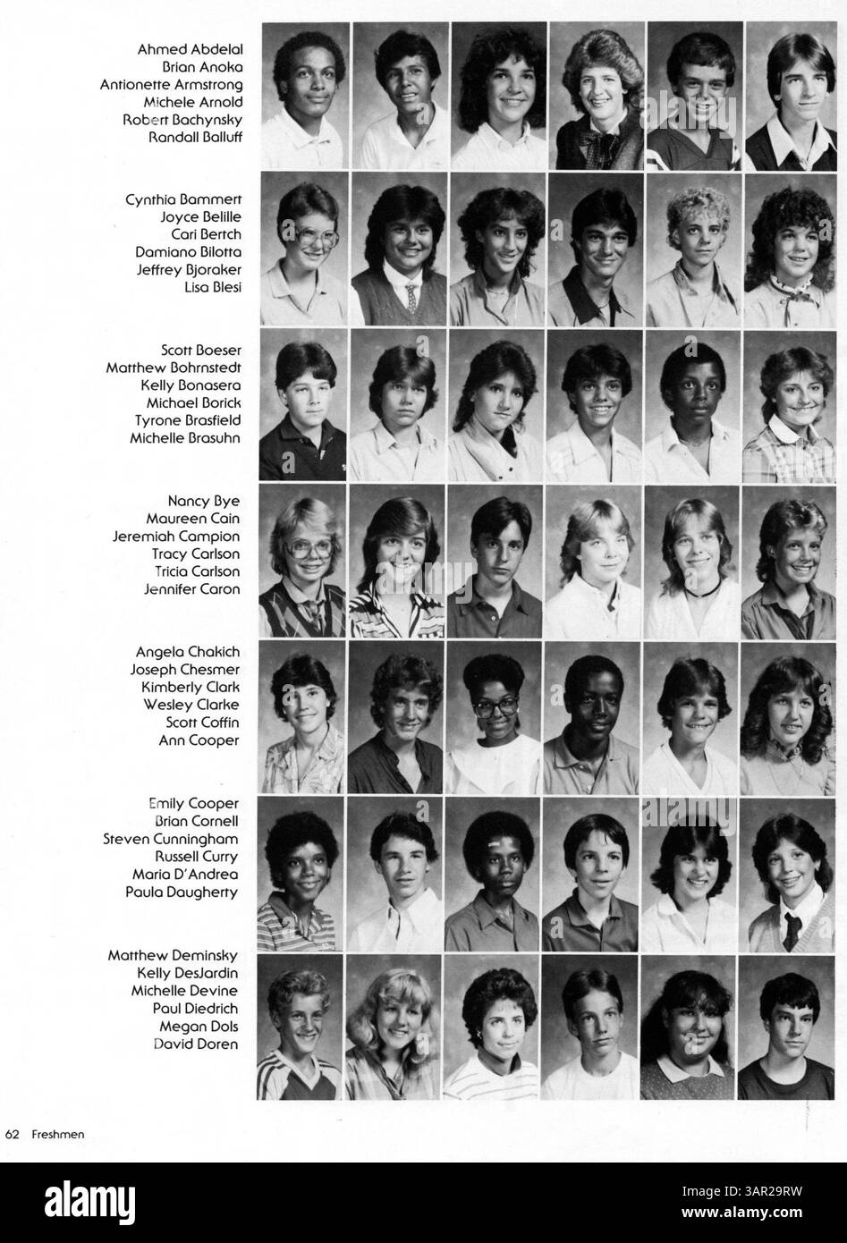 "Delta 1984: We're Special" è l'Annuario De la Salle del 1984, che cattura l'essenza dell'anno scolastico 1983-1984 alla De la Salle High School. Questo annuario mette in evidenza i risultati accademici, sportivi e sociali degli studenti, oltre a eventi memorabili e foto che riflettono l'ambiente dinamico della scuola. Foto Stock