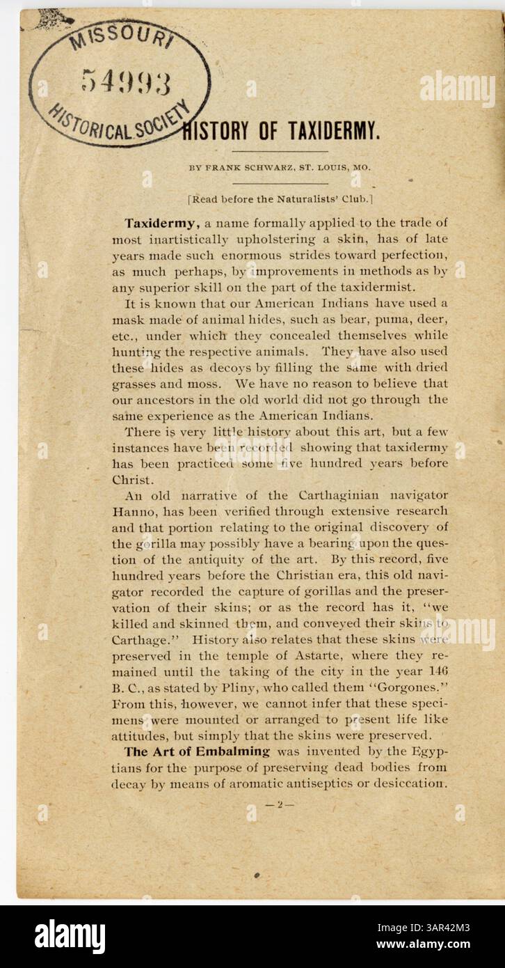Questo opuscolo discute la storia della tassidermia, come presentato dal St. Louis Naturalist Club, evidenziando lo sviluppo della tassidermia come forma d'arte e pratica scientifica. Foto Stock