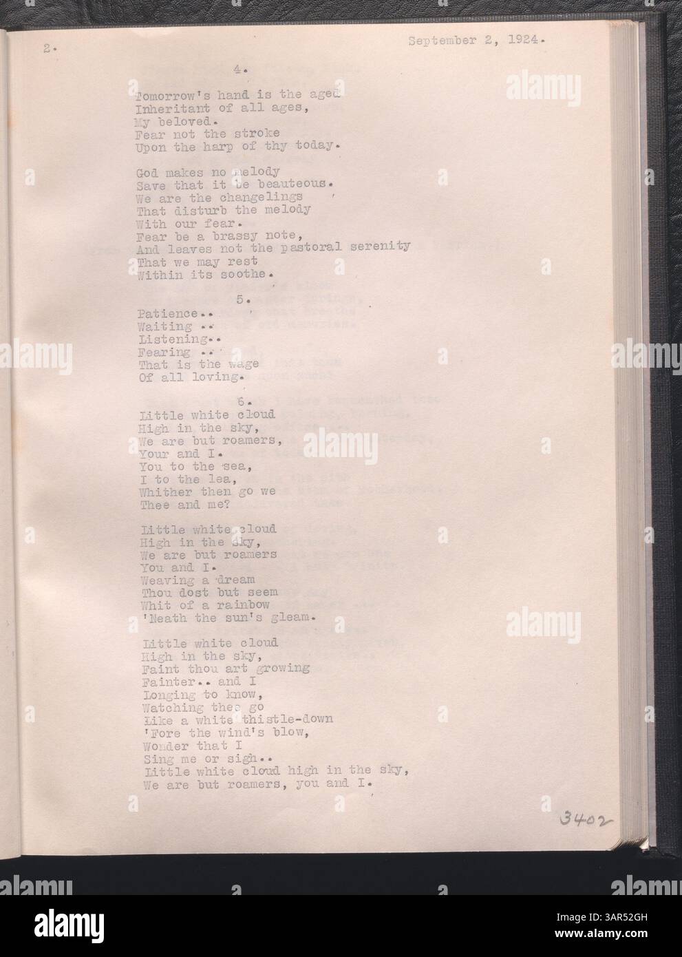 Questo volume delle trascrizioni della pazienza vale la pena copre il periodo dal 24 febbraio 1924 al 5 gennaio 1925. Le trascrizioni documentano le comunicazioni e gli scritti attribuiti a Patience Worth, uno spirito canalizzato da Pearl Curran, che descrive dettagliatamente le sue esperienze e i suoi messaggi mistici. Questi documenti sono importanti documenti storici nello studio dello spiritualismo e delle pratiche occulte dei primi anni del XX secolo. Foto Stock