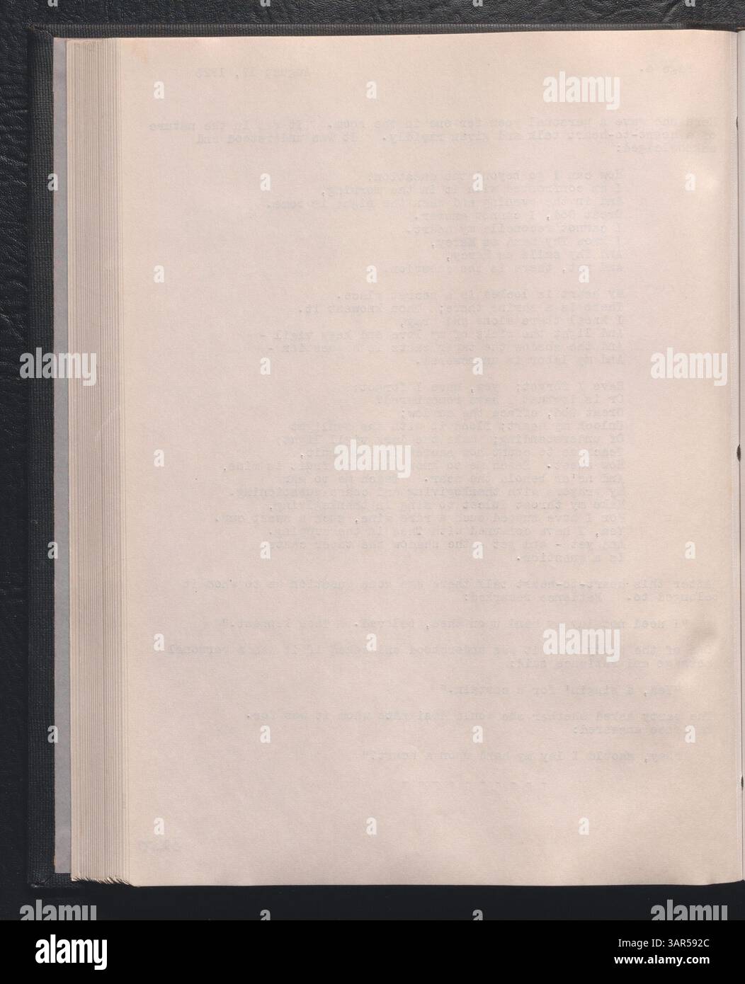 Il volume 18 delle trascrizioni del valore della pazienza copre il periodo dal 4 settembre 1922 al 3 settembre 1923. Registra i messaggi spirituali trasmessi dalla pazienza attraverso Pearl Curran. Queste trascrizioni conservano dati preziosi sulla mediazione e lo spiritualismo, fornendo informazioni sulle pratiche dei primi anni del XX secolo. Questa collezione è gestita dalla Missouri Historical Society for Academic Research. Foto Stock
