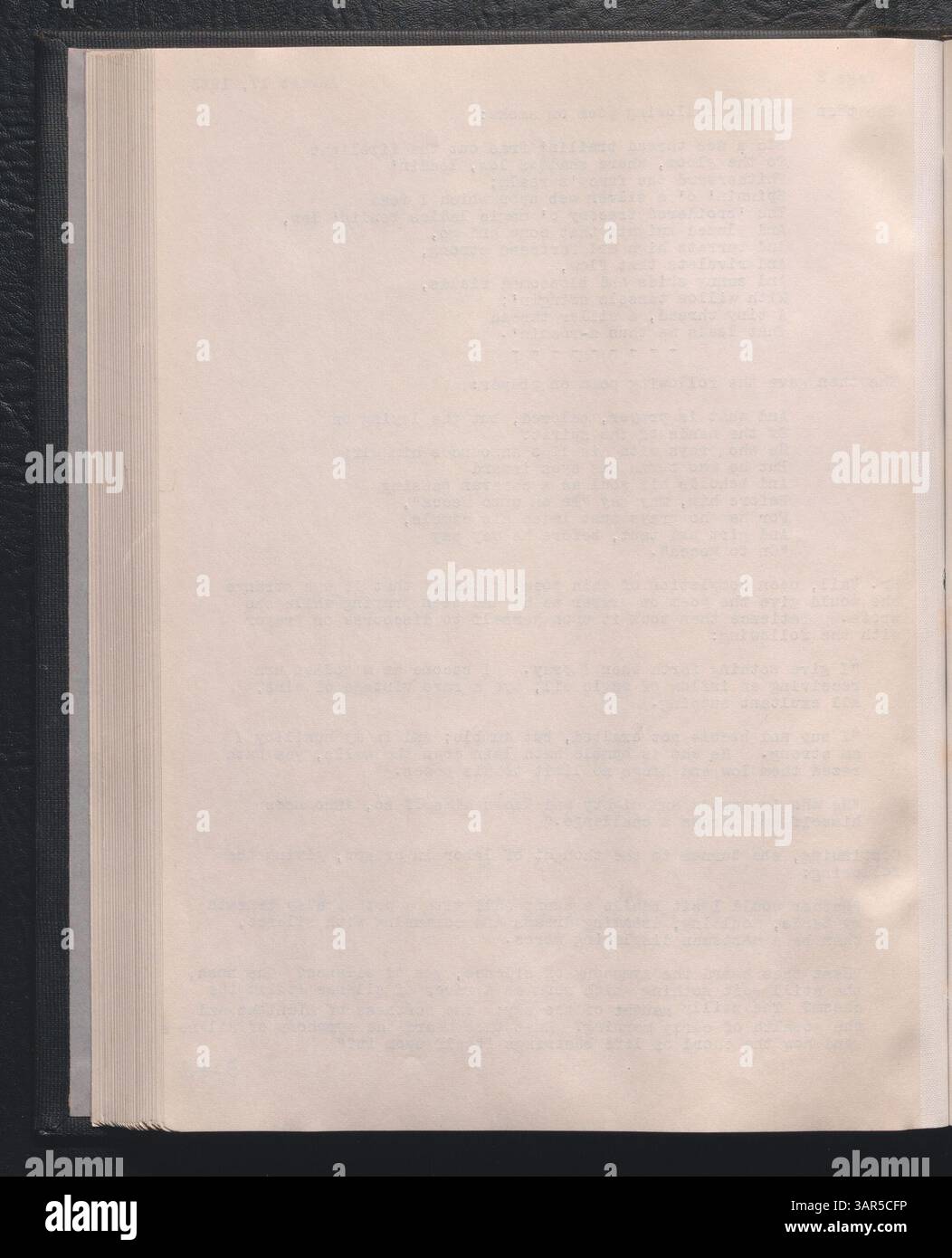 Questa edizione delle trascrizioni Patience Worth si estende dal 4 settembre 1922 al 3 settembre 1923. Il volume continua a documentare i messaggi di Patience Worth, un'entità canalizzata da Pearl Curran. Queste trascrizioni forniscono una visione critica del movimento spiritualista all'inizio del XX secolo e sono conservate dalla Missouri Historical Society per la ricerca e lo studio futuri. Foto Stock