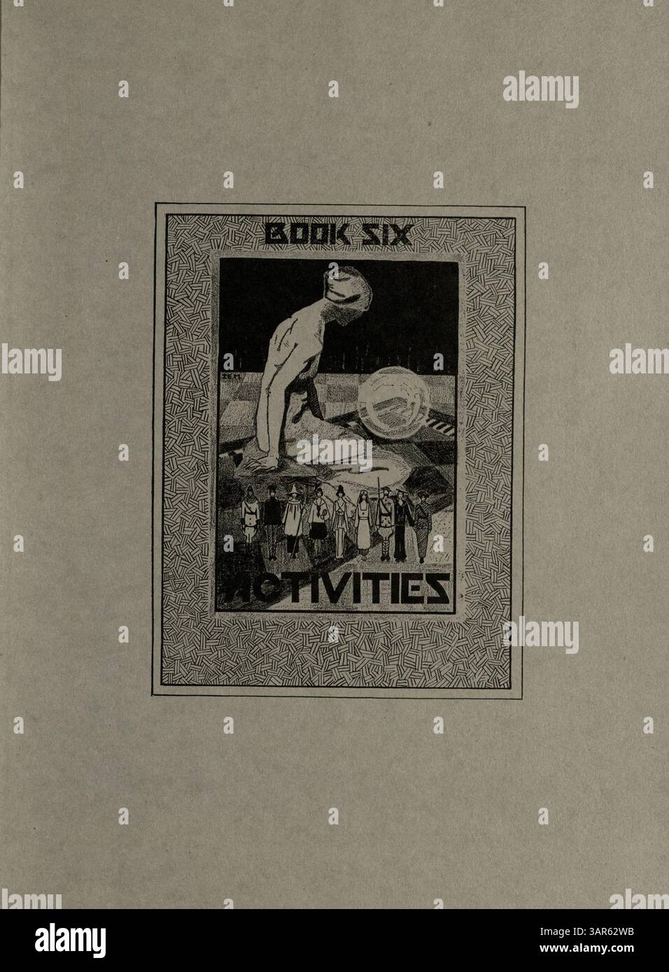 Il West High Yearbook del 1919, intitolato "Hesperian", cattura il corpo studentesco, la facoltà, i club, le squadre atletiche e gli eventi significativi dell'anno scolastico 1918-1919 alla West High School di Minneapolis. Funge da registro storico delle attività e della comunità della scuola in quel momento. Foto Stock