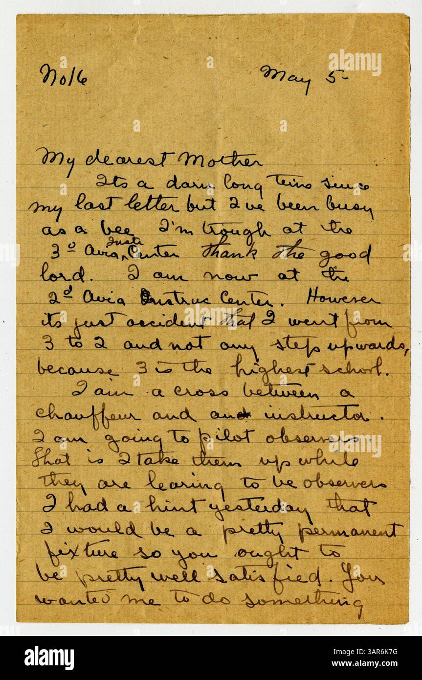 La lettera di Powhatan H. Clarke a sua madre, scritta il 5 maggio 1918, discute il suo nuovo incarico alla scuola di osservazione dove stava volando regolarmente. Clarke prestò servizio nel 21st Aero Squadron e nel Labor Bureau A.E.F. durante la prima guerra mondiale Foto Stock
