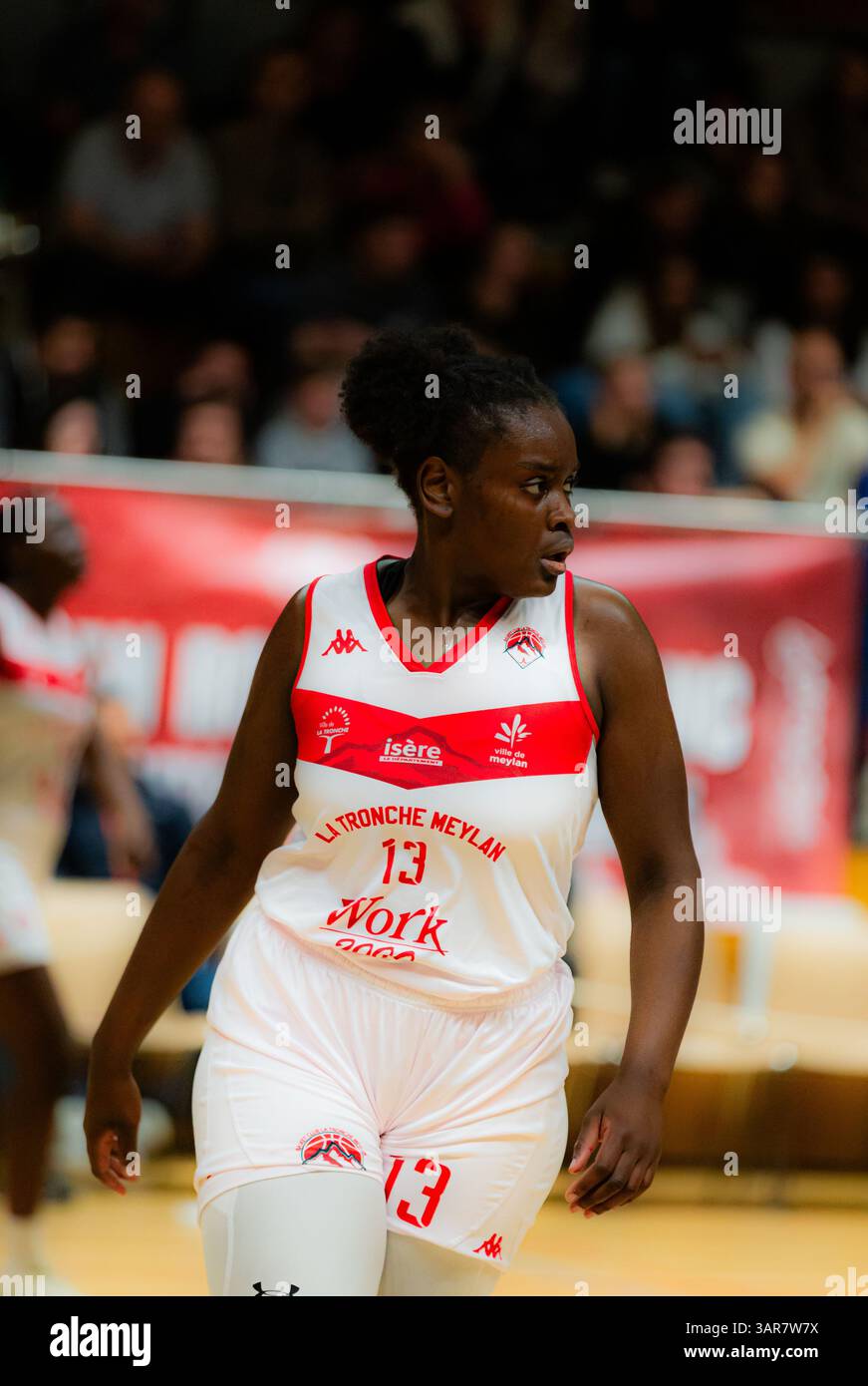 Meylan, Francia. 12 aprile 2025. Parigi, Francia, 16 aprile 2025 Clarance Kongo (13 Meylan) in azione durante la partita dei playoff del Campionato francese di pallacanestro femminile di Lega 2 tra Meylan e Montbrison allo stadio Charlaix di Meylan, Francia (Constance Bugaut/SPP) credito: SPP Sport Press Photo. /Alamy Live News Foto Stock