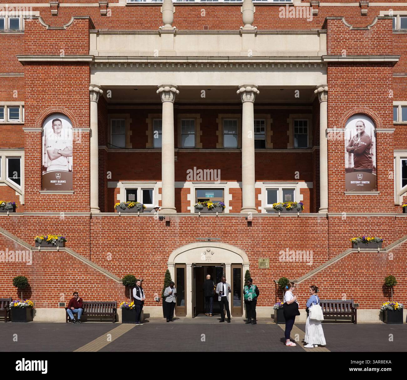 The Oval, Kennington, Inghilterra, Regno Unito - Micky Stewart Members' Pavilion presso Hobbs Gate. Il campo da cricket è sede del Surrey County Cricket Club Foto Stock