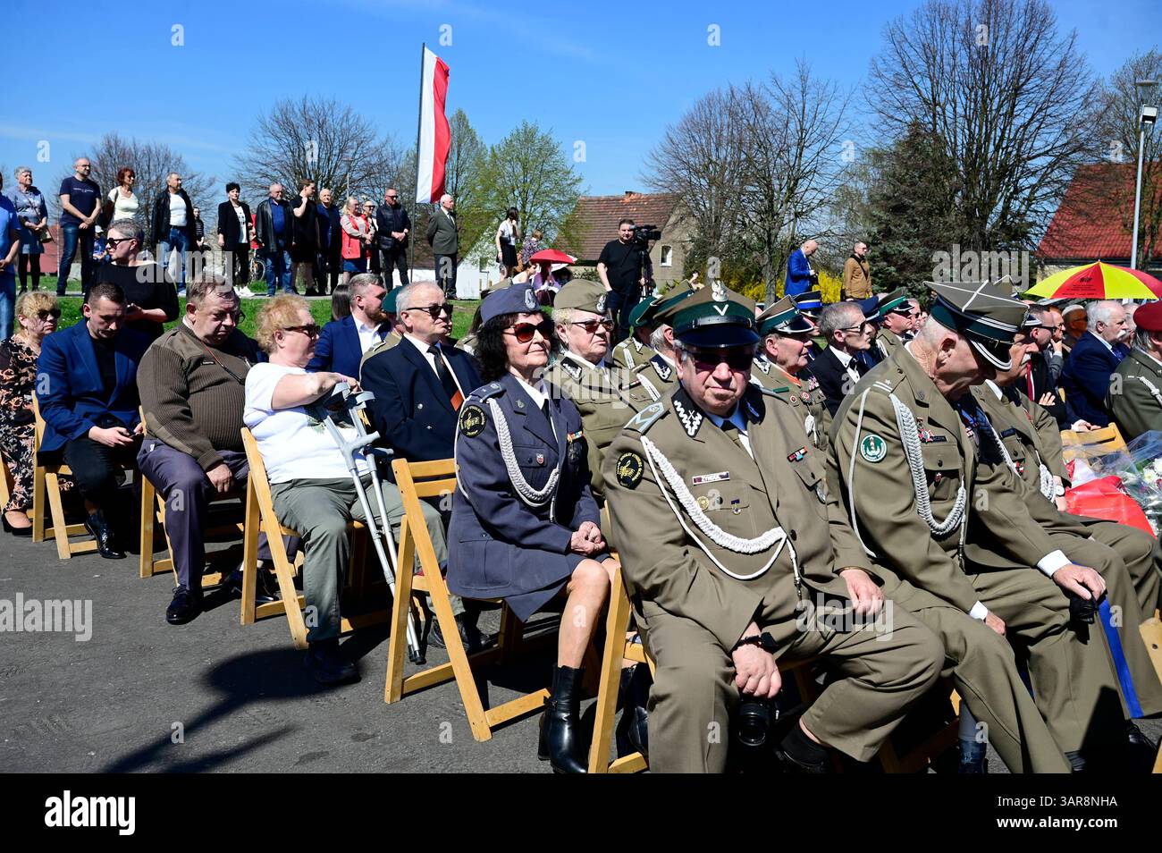 Gedenkfeier zum 80. Jahrestag der Überquerung der Lausitzer Neiße auf dem Friedhof der Zweiten Polnischen Armee Adlerdenkmal. Die Überquerung der Lausitzer Neiße ist ein historisches Ereignis, das während des Zweiten Weltkriegs stattfand. Morire AM 16. Aprile 1945 begonnene Überquerung der Lausitzer Neiße War Teil der sogenannten Lausitzer Operation, in deren Verlauf die Schlacht bei Bautzen stattfand. Zgorzelec, 16.04.2025 Niederschlesien Polen *** commemorazione del 80° anniversario della traversata della Neisse Lusaziana presso il cimitero del secondo Esercito polacco Monumento all'Aquila l'attraversamento della Foto Stock