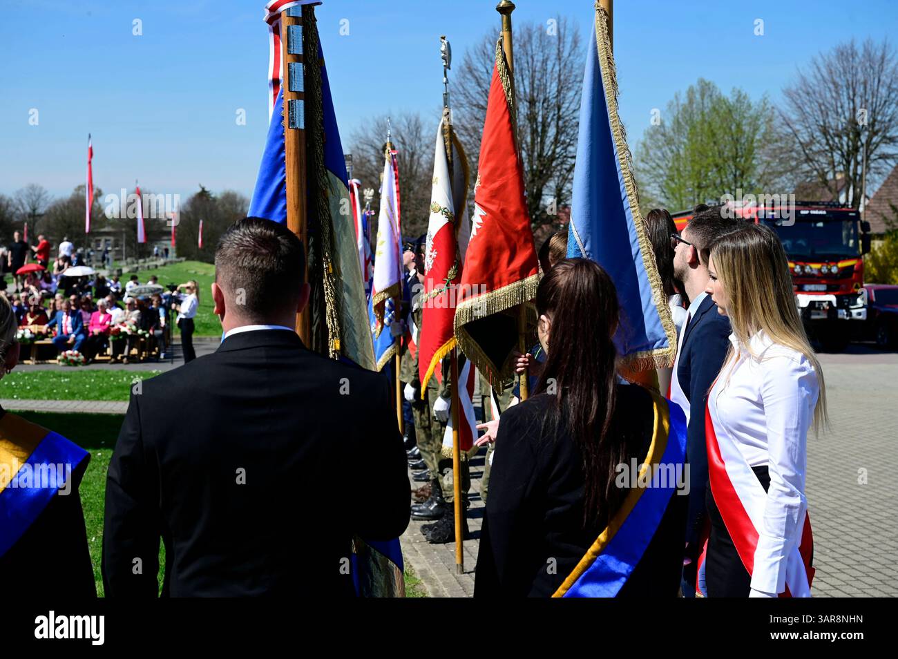 Gedenkfeier zum 80. Jahrestag der Überquerung der Lausitzer Neiße auf dem Friedhof der Zweiten Polnischen Armee Adlerdenkmal. Die Überquerung der Lausitzer Neiße ist ein historisches Ereignis, das während des Zweiten Weltkriegs stattfand. Morire AM 16. Aprile 1945 begonnene Überquerung der Lausitzer Neiße War Teil der sogenannten Lausitzer Operation, in deren Verlauf die Schlacht bei Bautzen stattfand. Zgorzelec, 16.04.2025 Niederschlesien Polen *** commemorazione del 80° anniversario della traversata della Neisse Lusaziana presso il cimitero del secondo Esercito polacco Monumento all'Aquila l'attraversamento della Foto Stock