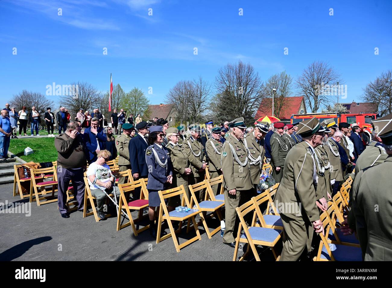 Gedenkfeier zum 80. Jahrestag der Überquerung der Lausitzer Neiße auf dem Friedhof der Zweiten Polnischen Armee Adlerdenkmal. Die Überquerung der Lausitzer Neiße ist ein historisches Ereignis, das während des Zweiten Weltkriegs stattfand. Morire AM 16. Aprile 1945 begonnene Überquerung der Lausitzer Neiße War Teil der sogenannten Lausitzer Operation, in deren Verlauf die Schlacht bei Bautzen stattfand. Zgorzelec, 16.04.2025 Niederschlesien Polen *** commemorazione del 80° anniversario della traversata della Neisse Lusaziana presso il cimitero del secondo Esercito polacco Monumento all'Aquila l'attraversamento della Foto Stock