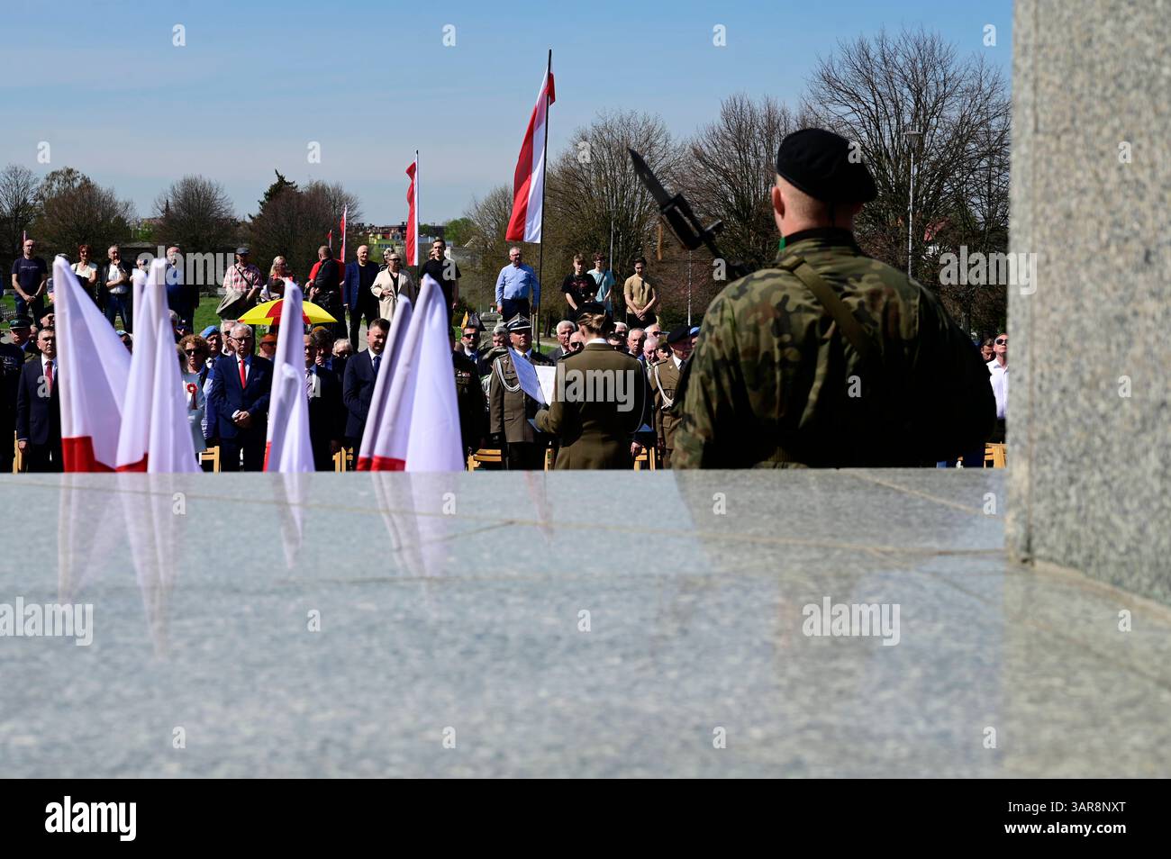 Gedenkfeier zum 80. Jahrestag der Überquerung der Lausitzer Neiße auf dem Friedhof der Zweiten Polnischen Armee Adlerdenkmal. Die Überquerung der Lausitzer Neiße ist ein historisches Ereignis, das während des Zweiten Weltkriegs stattfand. Morire AM 16. Aprile 1945 begonnene Überquerung der Lausitzer Neiße War Teil der sogenannten Lausitzer Operation, in deren Verlauf die Schlacht bei Bautzen stattfand. Zgorzelec, 16.04.2025 Niederschlesien Polen *** commemorazione del 80° anniversario della traversata della Neisse Lusaziana presso il cimitero del secondo Esercito polacco Monumento all'Aquila l'attraversamento della Foto Stock
