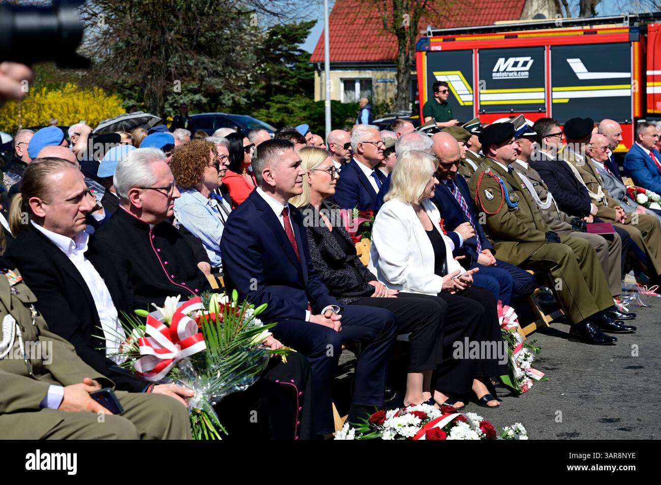 Gedenkfeier zum 80. Jahrestag der Überquerung der Lausitzer Neiße auf dem Friedhof der Zweiten Polnischen Armee Adlerdenkmal. Die Überquerung der Lausitzer Neiße ist ein historisches Ereignis, das während des Zweiten Weltkriegs stattfand. Morire AM 16. Aprile 1945 begonnene Überquerung der Lausitzer Neiße War Teil der sogenannten Lausitzer Operation, in deren Verlauf die Schlacht bei Bautzen stattfand. Zgorzelec, 16.04.2025 Niederschlesien Polen *** commemorazione del 80° anniversario della traversata della Neisse Lusaziana presso il cimitero del secondo Esercito polacco Monumento all'Aquila l'attraversamento della Foto Stock
