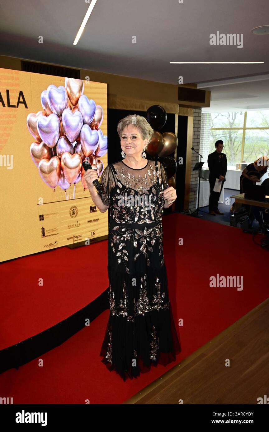 Dagmar Frederic bei der Geburtstagsgala zum 80. Geburtstag von Dagmar Frederic im Restaurant am Müggelturm. Berlino, 15.04.2025 Berlino Germania *** Dagmar Frederic al gala di compleanno per Dagmar Frederics 80 ° compleanno al ristorante Am Müggelturm Berlin, 15 04 2025 Berlino Germania Copyright: XMatthiasxWehnertx Foto Stock