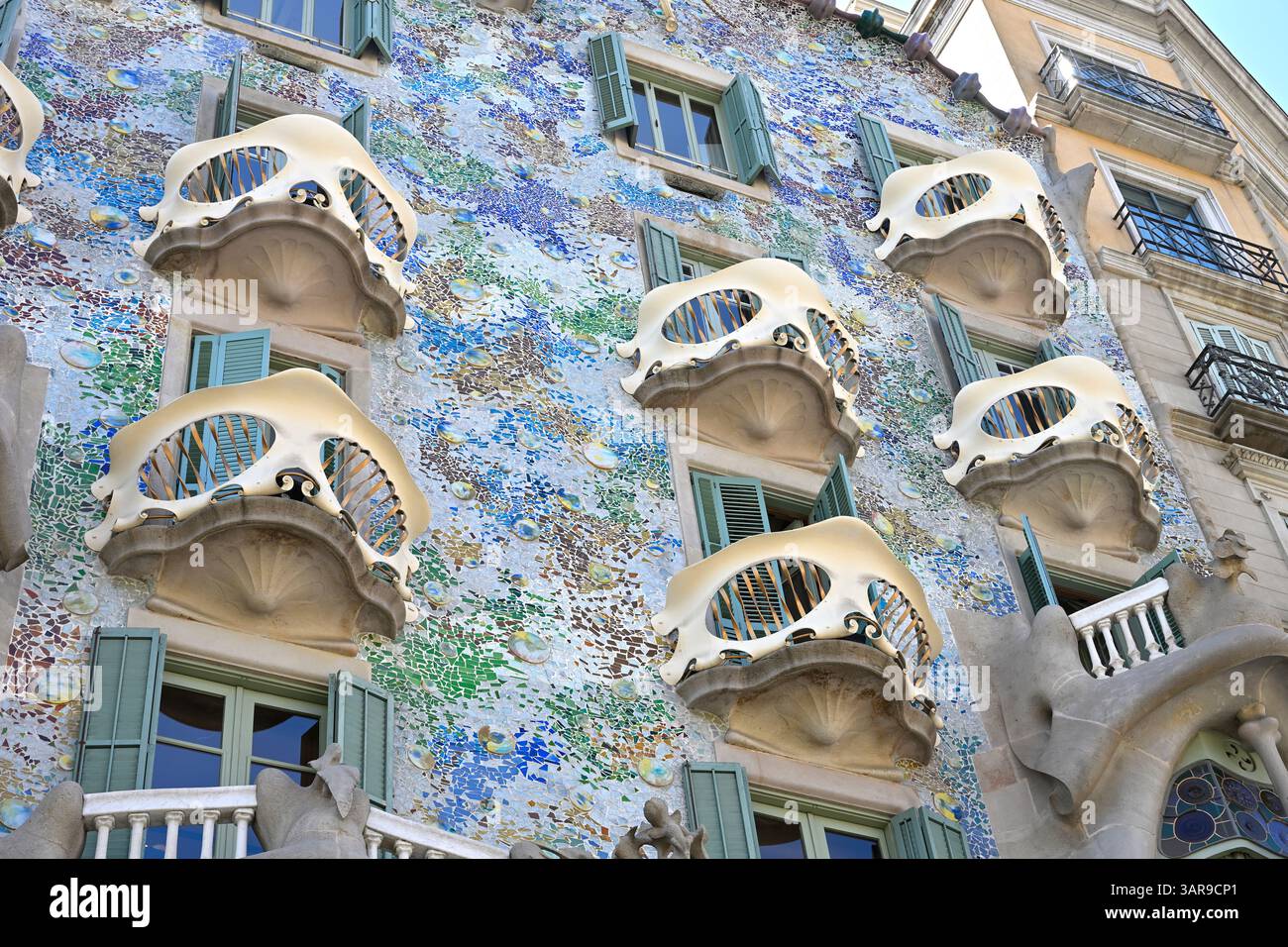 Casa Batlló disegnata da Antoni Gaudí, sul Paseo de Gracia Barcellona Spagna Foto Stock
