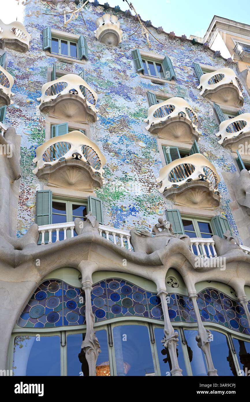Casa Batlló disegnata da Antoni Gaudí, sul Paseo de Gracia Barcellona Spagna Foto Stock