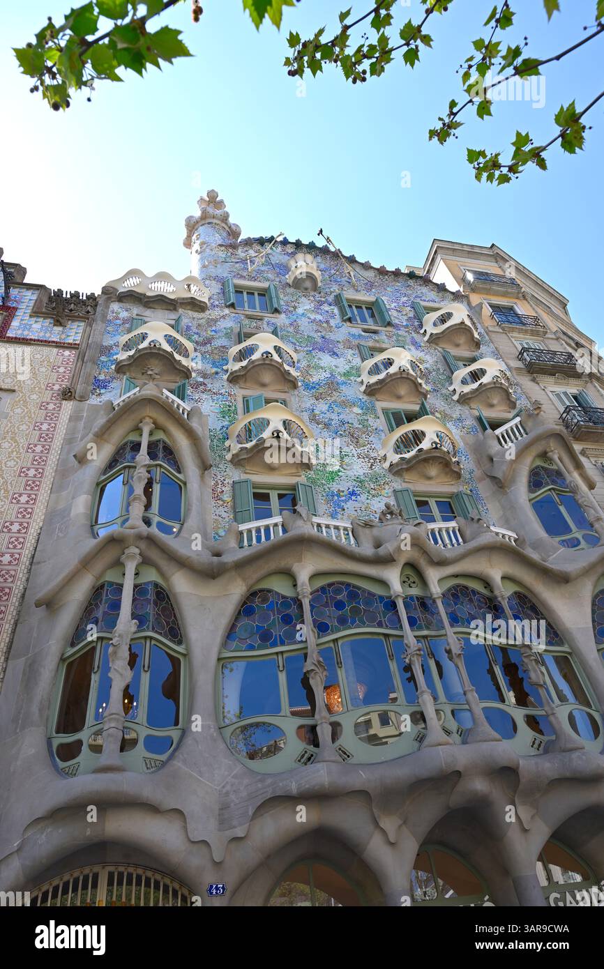 Casa Batlló disegnata da Antoni Gaudí, sul Paseo de Gracia Barcellona Spagna Foto Stock