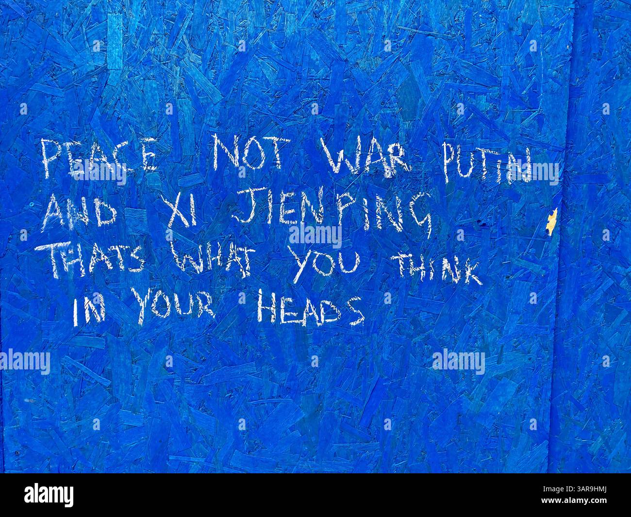 Graffiti riferiti a Vladimir Putin e Xi Jinping - Immagine stock catturata con smartphone