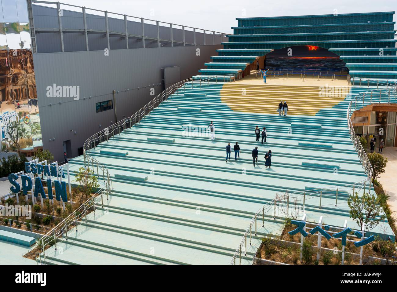 Osaka, Giappone - 16 aprile 2025 : Padiglione Spagna all'Expo 2025 di Osaka, in mostra la connessione Spagna-Giappone tramite il tema attuale Kuroshio. Foto Stock