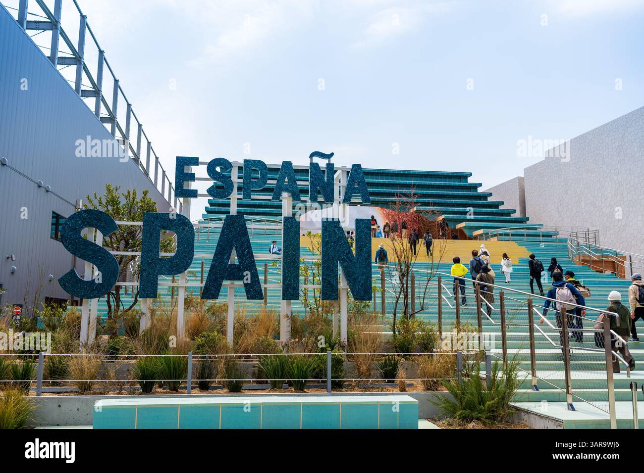 Osaka, Giappone - 16 aprile 2025 : Padiglione Spagna all'Expo 2025 di Osaka, in mostra la connessione Spagna-Giappone tramite il tema attuale Kuroshio. Foto Stock