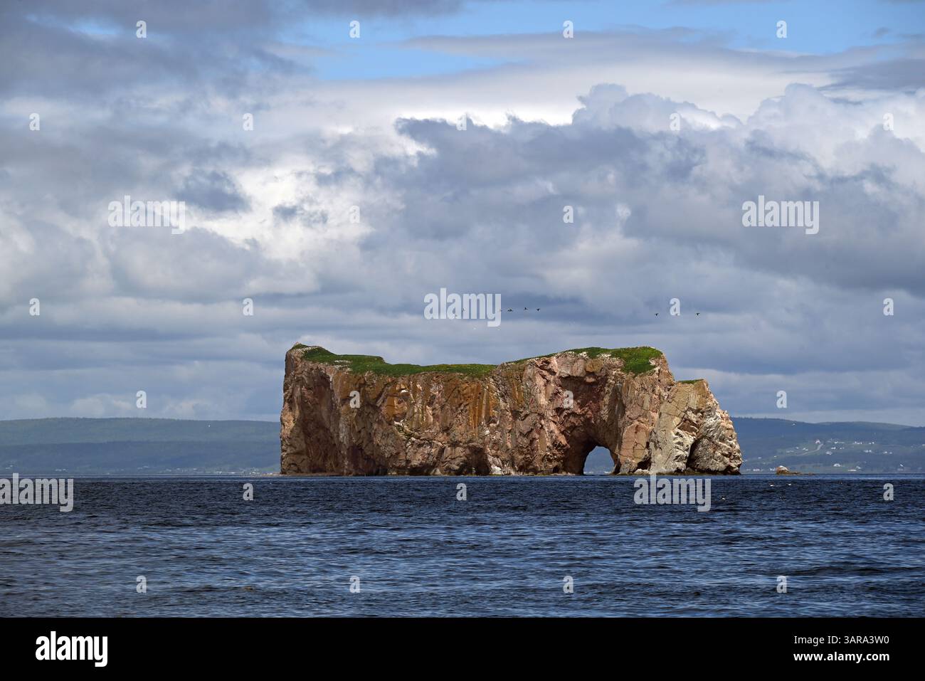 Il Rocher-Percé di Percé, Gaspésie, è un luogo turistico molto conosciuto a Gaspésia, in Canada. Foto Stock