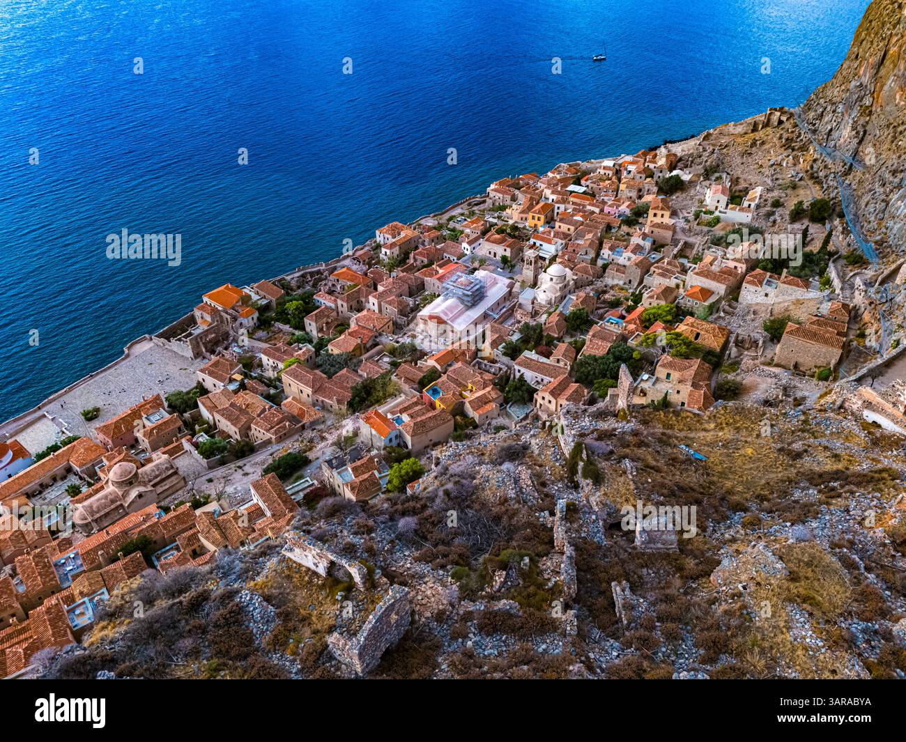 Vista aerea di Monemvasia, una città della Laconia, Grecia. Foto Stock