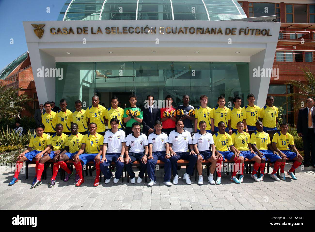 8 giugno 2011 - Quito, PICHINCHA, Ecuador - Quito-Ecuador.- 08/06/2011.Deportes, Para El Comercio y Ãšltimas Noticias..Ãšltimo entrenamiento de la selecciÃ³n de fÃºtbol sub 17 de Ecuador en la casa de la selecciÃ³n. El equipo Participara a mules de mes en el Mundial a realizarse en MÃ©xico en la ciudad de QuerÃ©taro. Almuerso de la selecciÃ³n..FotÃ³grafo: Patricio TErÃn / EL COMERCIO (immagine di credito: © El Comercio/GDA/ZUMAPRESS.com) Foto Stock
