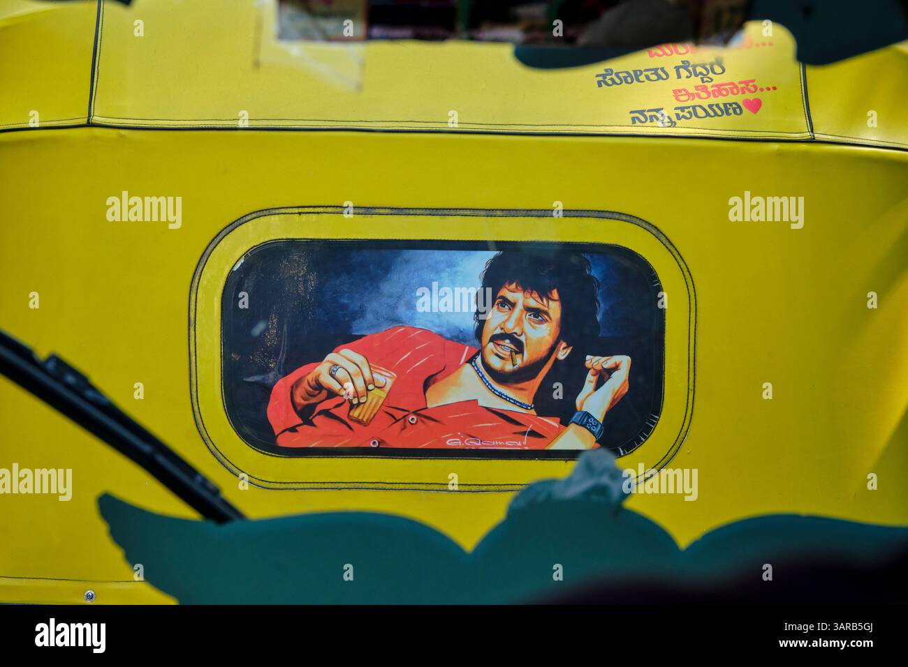 India, Karnataka, risciò decorato con un eroe del cinema Foto Stock