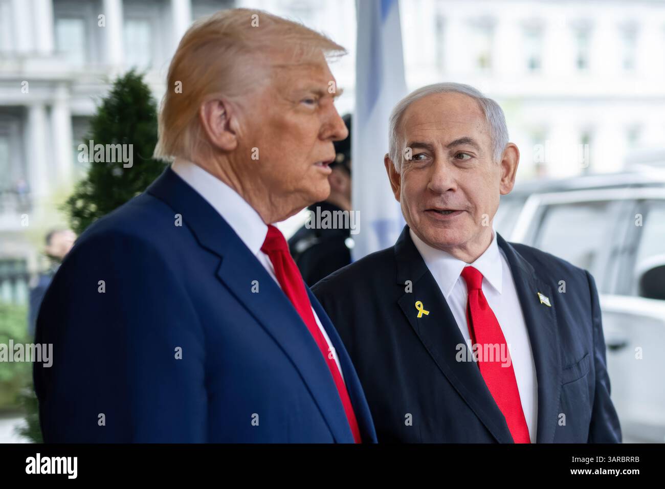 Il presidente DEGLI STATI UNITI Donald Trump e il primo ministro israeliano Benjamin Netanyahu alla Casa Bianca il 7 aprile 2025. (USA) Foto Stock