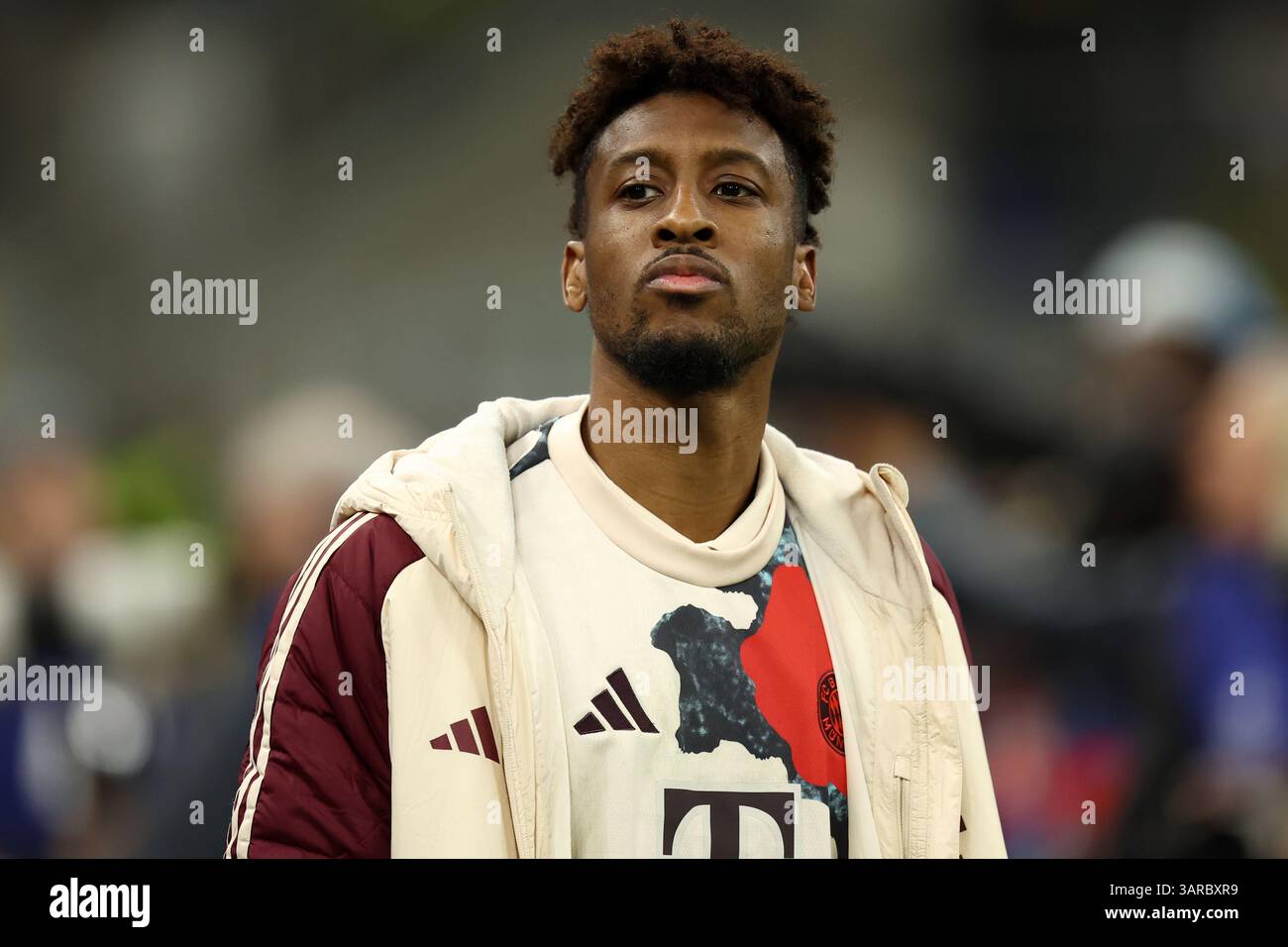 Milano, Italia. 16 aprile 2025. Il Kingsley Coman del Bayern Munchen guarda durante la partita di andata e ritorno dei quarti di finale di UEFA Champions League 2024/25 tra FC Internazionale e FC Bayern Munchen allo Stadio Giuseppe Meazza (San Siro) il 16 aprile 2025 a Milano. Crediti: Marco Canoniero/Alamy Live News Foto Stock