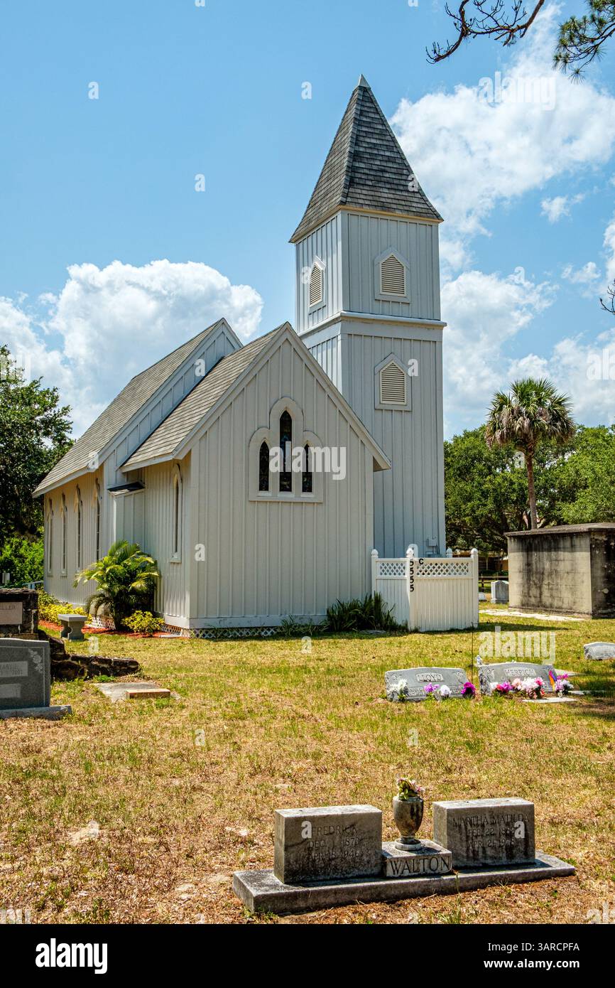 Chiesa e cimitero episcopale di St Lukes, North Tropical Trail, Merritt Island, Florida Foto Stock