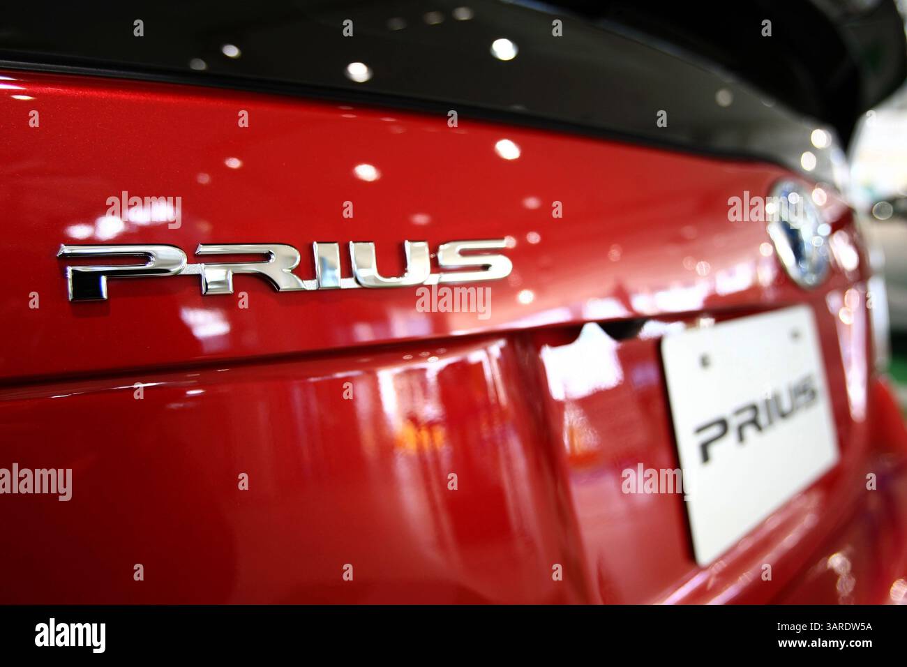 4 febbraio 2010 - Tokyo, Giappone - problemi di accelerazione con i veicoli PRIUS hanno offuscato il record di affidabilità di Toyota. I problemi dei freni della Toyota Prius preoccupano i consumatori che hanno seguito le liste di richiamo della Toyota. I problemi dei freni Toyota Prius sono stati segnalati da più di 100 clienti lamentando la fortuna per Toyota qui è che il problema sembra essere solo isolato agli ibridi Toyota Prius. (Immagine di credito: © Hitoshi Yamada/ZUMA Press) Foto Stock