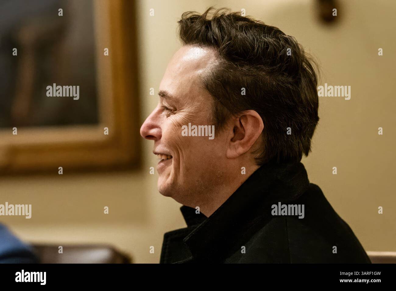 Elon Musk, capo del DOGE (Department of Government Efficiency), durante una riunione del gabinetto della Casa Bianca il 10 aprile 2025. (USA) Foto Stock