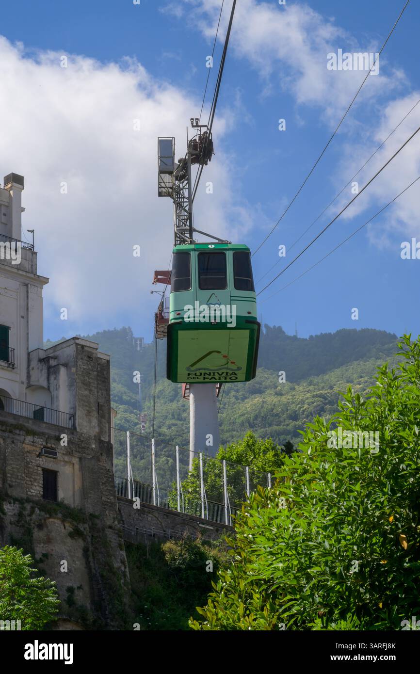Funivia del Monte Faito, funivia di Castellammare di Stabia con Monte Faito sullo sfondo, Italia Foto Stock