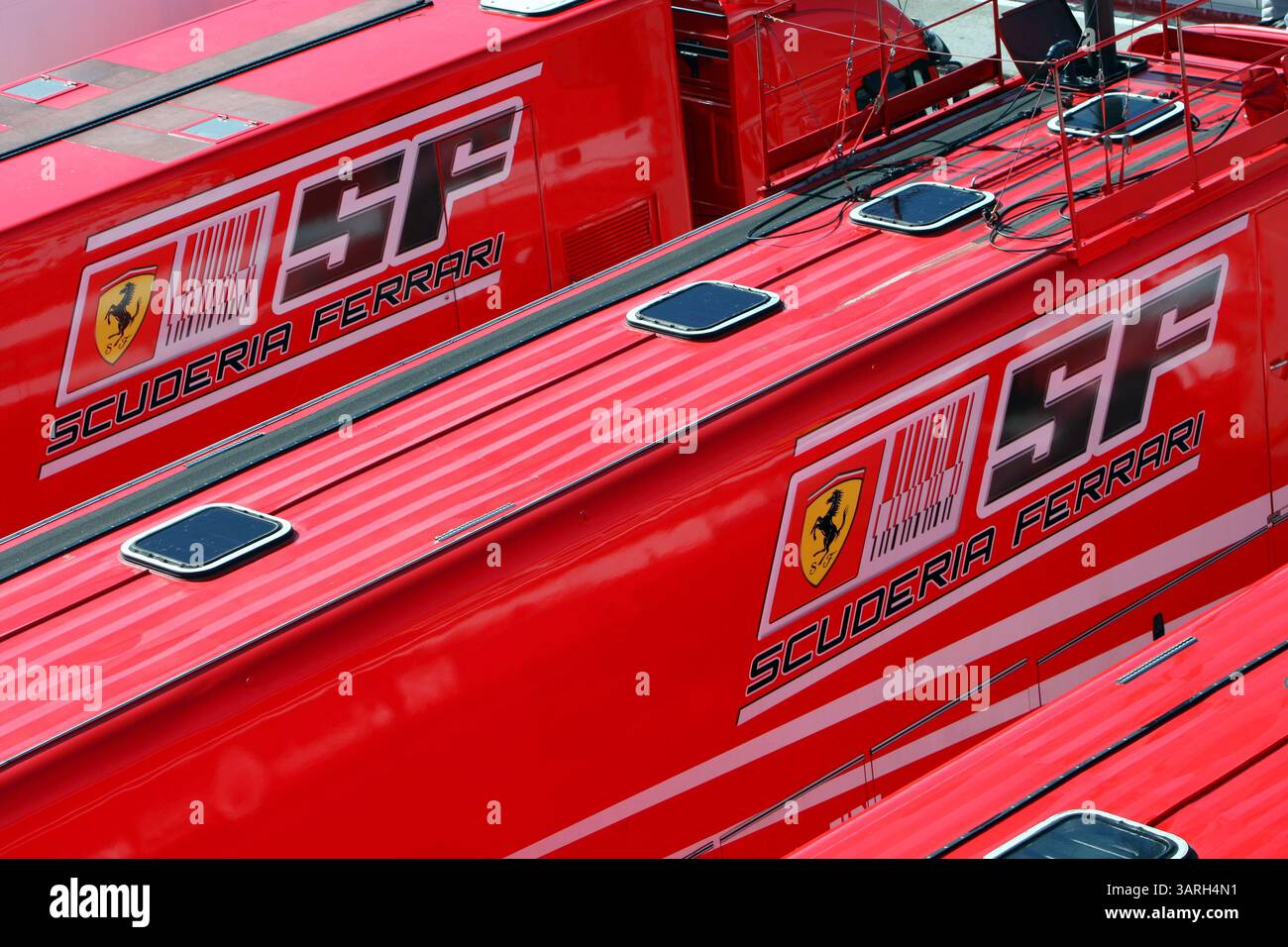 19 febbraio 2010 - camion Ferrari nel paddock..test di Formula 1, giorno tre, Jerez, Spagna, venerdì 19 febbraio 2010. (Credito: © Sutton Motorsports/ZUMApress.com) Foto Stock