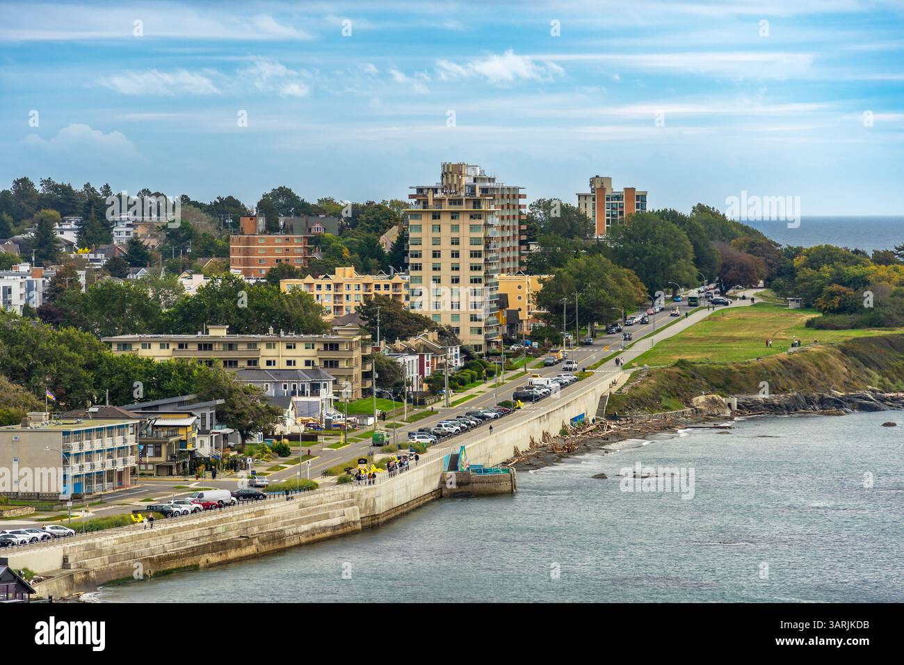 Victoria, BC, Canada - 26 settembre 2024: Veduta della città di Dallas Road e Holland Point Park a Victoria, British Columbia, Canada. Foto Stock