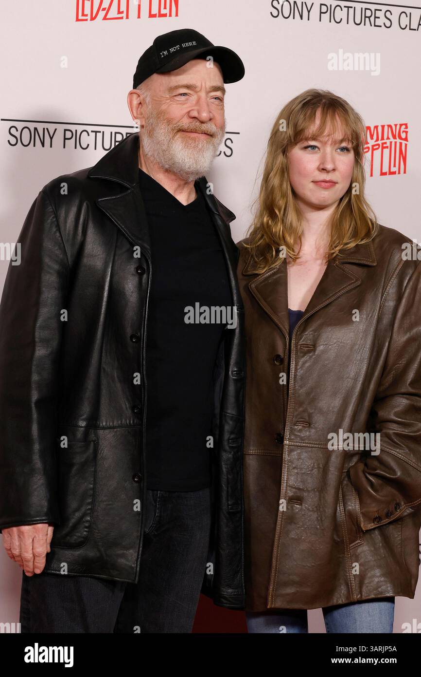 13 aprile 2025, Los Angeles, CA, Stati Uniti: LOS ANGELES - GENNAIO 27: JK Simmons, Olivia Simmons alla proiezione speciale Becoming LED Zeppelin Los Angeles al TCL Chinese Theater IMAX il 27 gennaio 2025 a Los Angeles, CA (Credit Image: © Kay Blake/ZUMA Press Wire) SOLO USO EDITORIALE! Non per USO commerciale! Foto Stock