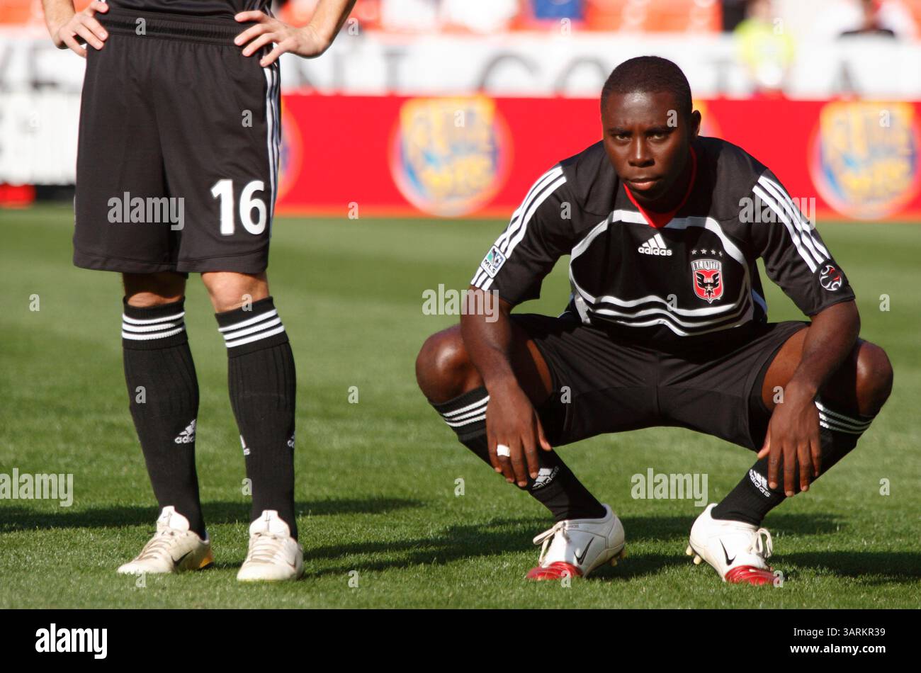 Freddy Adu del DC United durante l'introduzione della squadra prima di una partita di Major League Soccer contro i New York Red Bulls al RFK Stadium di Washington, DC il 2 aprile 2006. Solo per uso editoriale. Uso commerciale vietato. Foto Stock