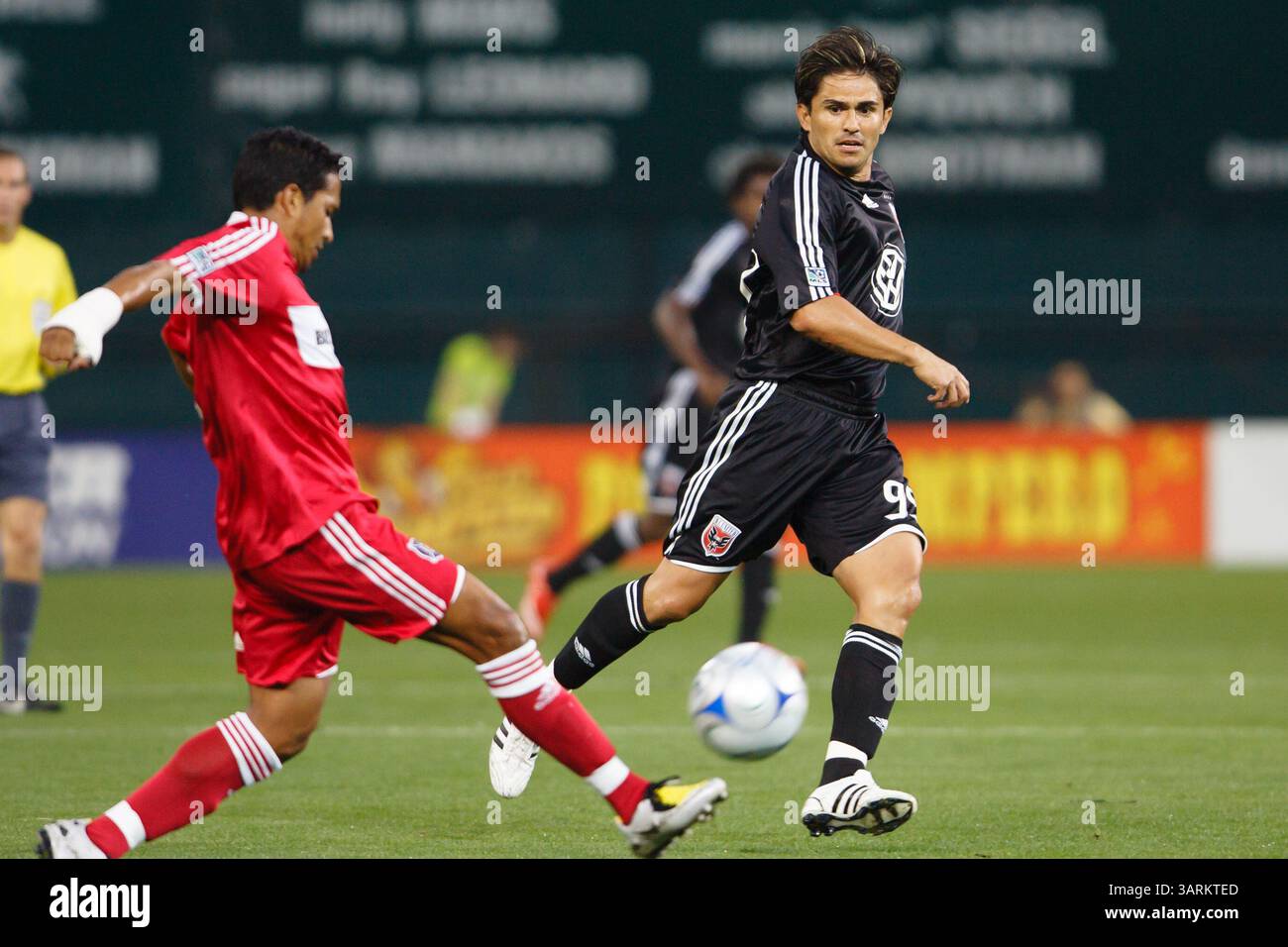 Jaime Moreno del DC United (99) in azione durante una partita di Major League Soccer contro il Chicago Fire l'8 maggio 2008 al RFK Stadium di Washington, DC. Solo uso editoriale. Uso commerciale vietato. Foto Stock