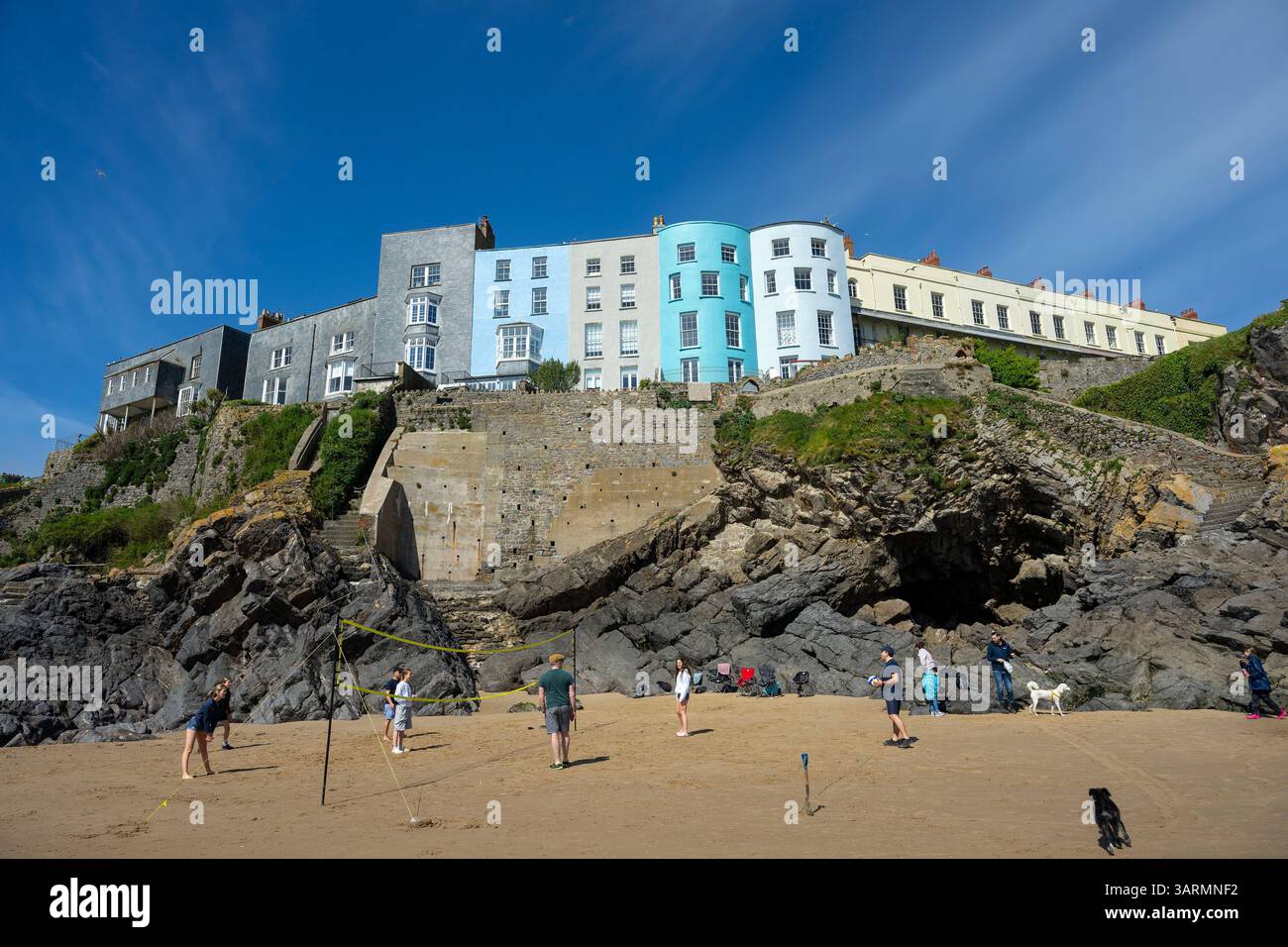 Tenby (gallese: Dinbych-y-pysgod, lett. "Fortlet of the fish") è una città e comunità di mare nella contea di Pembrokeshire, Galles. Foto Stock