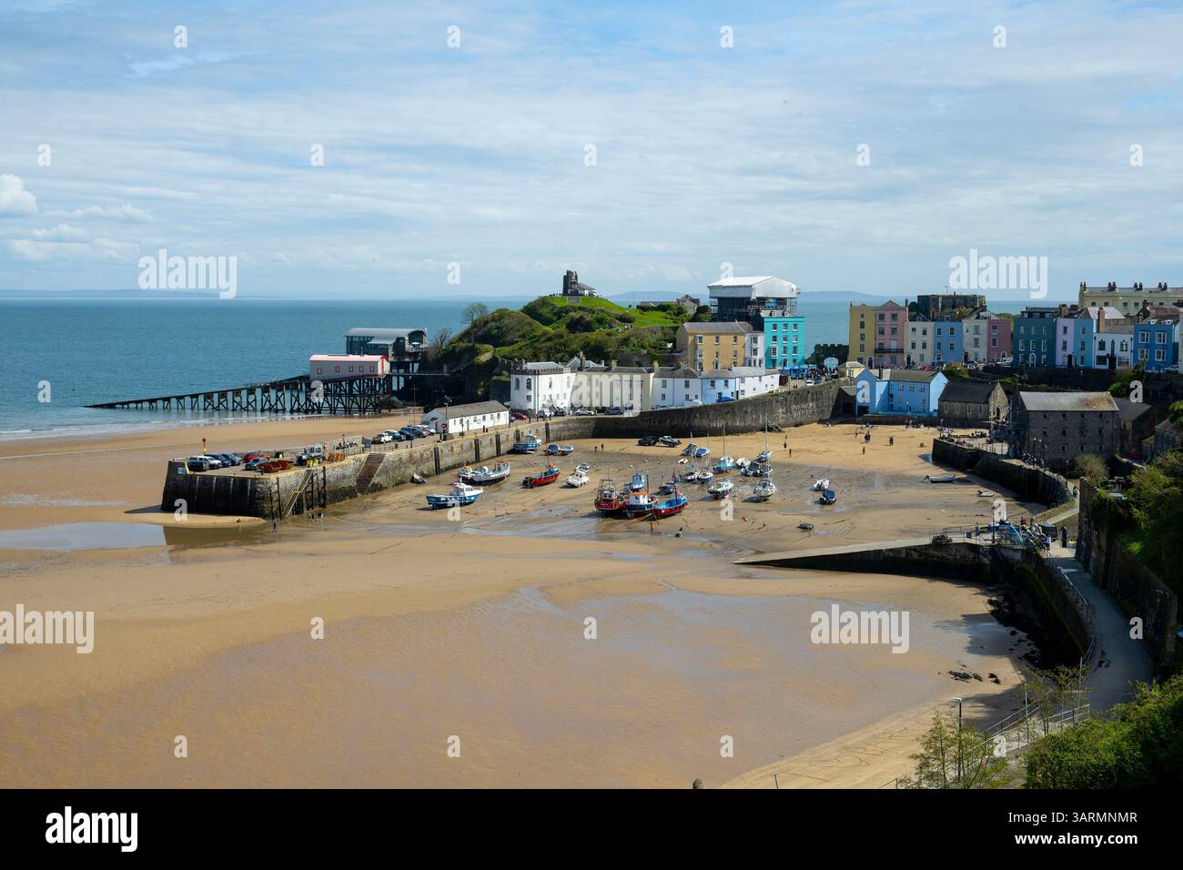 Tenby (gallese: Dinbych-y-pysgod, lett. "Fortlet of the fish") è una città e comunità di mare nella contea di Pembrokeshire, Galles. Foto Stock