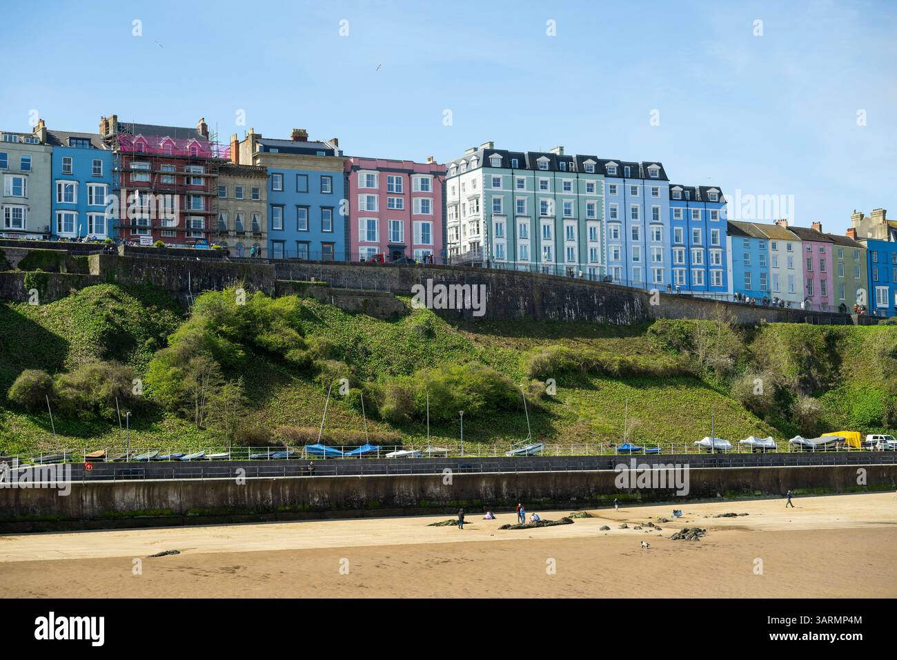 Tenby (gallese: Dinbych-y-pysgod, lett. "Fortlet of the fish") è una città e comunità di mare nella contea di Pembrokeshire, Galles. Foto Stock