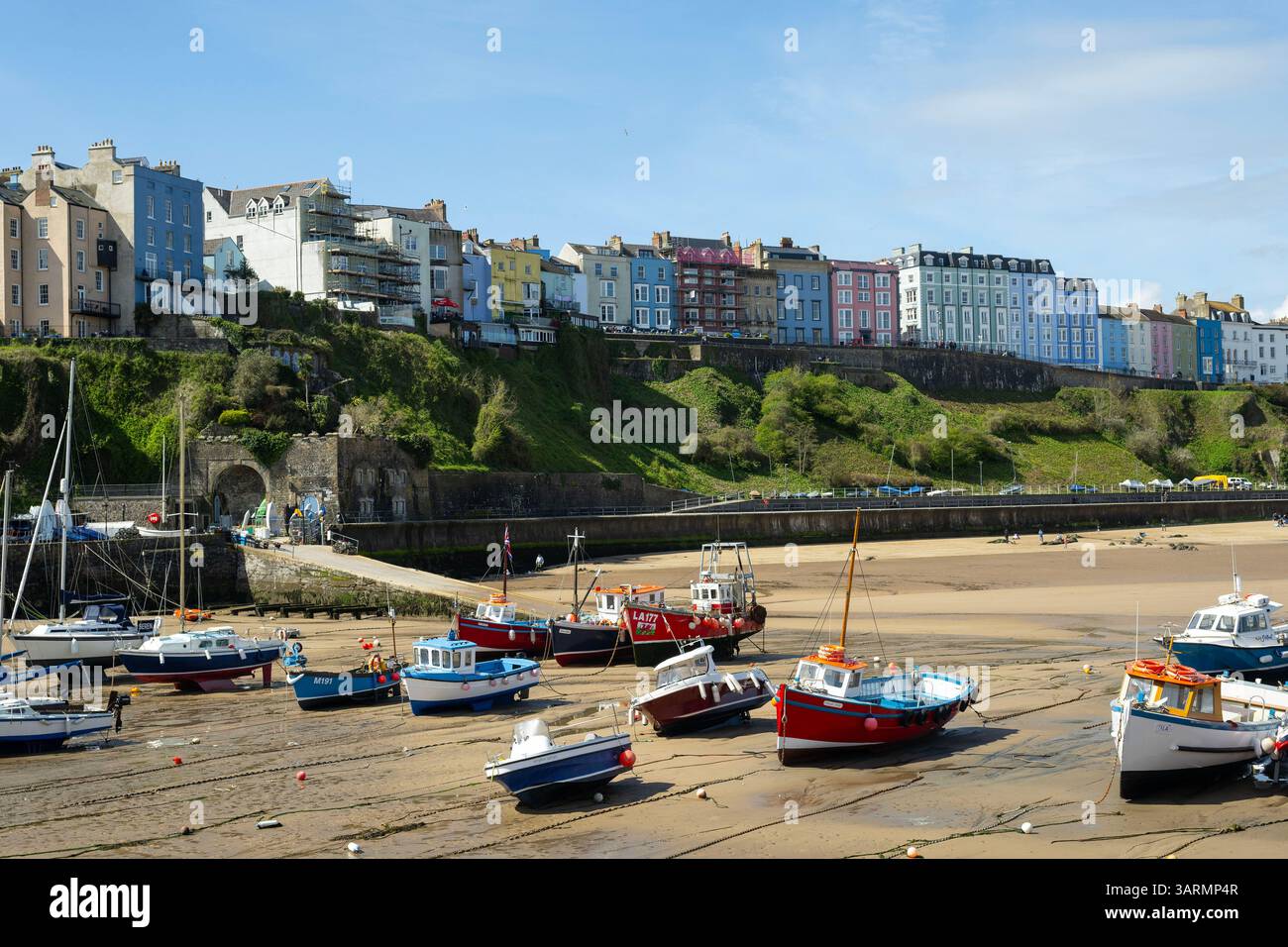 Tenby (gallese: Dinbych-y-pysgod, lett. "Fortlet of the fish") è una città e comunità di mare nella contea di Pembrokeshire, Galles. Foto Stock