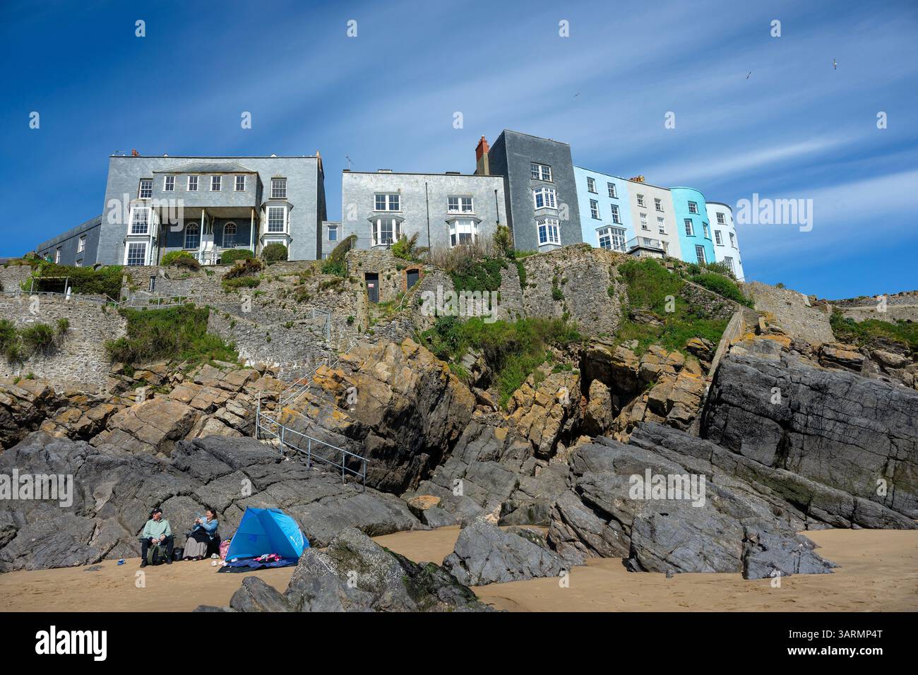 Tenby (gallese: Dinbych-y-pysgod, lett. "Fortlet of the fish") è una città e comunità di mare nella contea di Pembrokeshire, Galles. Foto Stock
