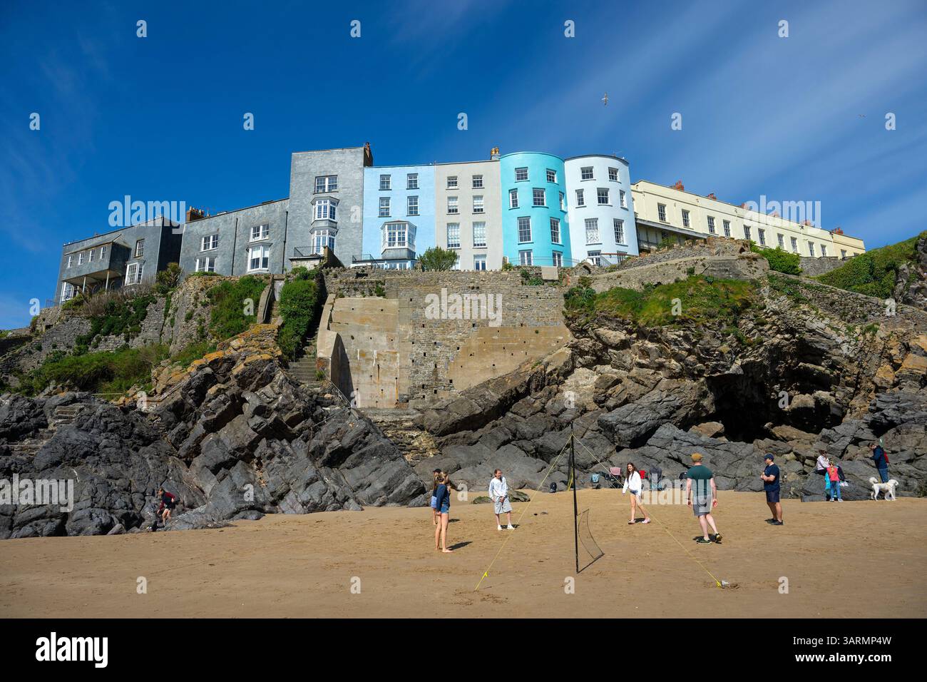 Tenby (gallese: Dinbych-y-pysgod, lett. "Fortlet of the fish") è una città e comunità di mare nella contea di Pembrokeshire, Galles. Foto Stock