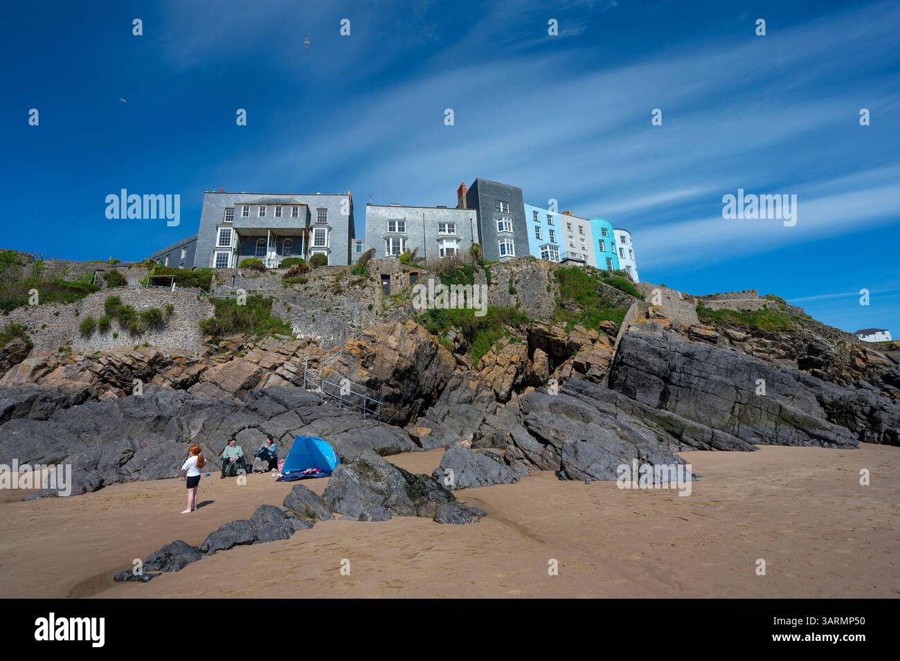 Tenby (gallese: Dinbych-y-pysgod, lett. "Fortlet of the fish") è una città e comunità di mare nella contea di Pembrokeshire, Galles. Foto Stock