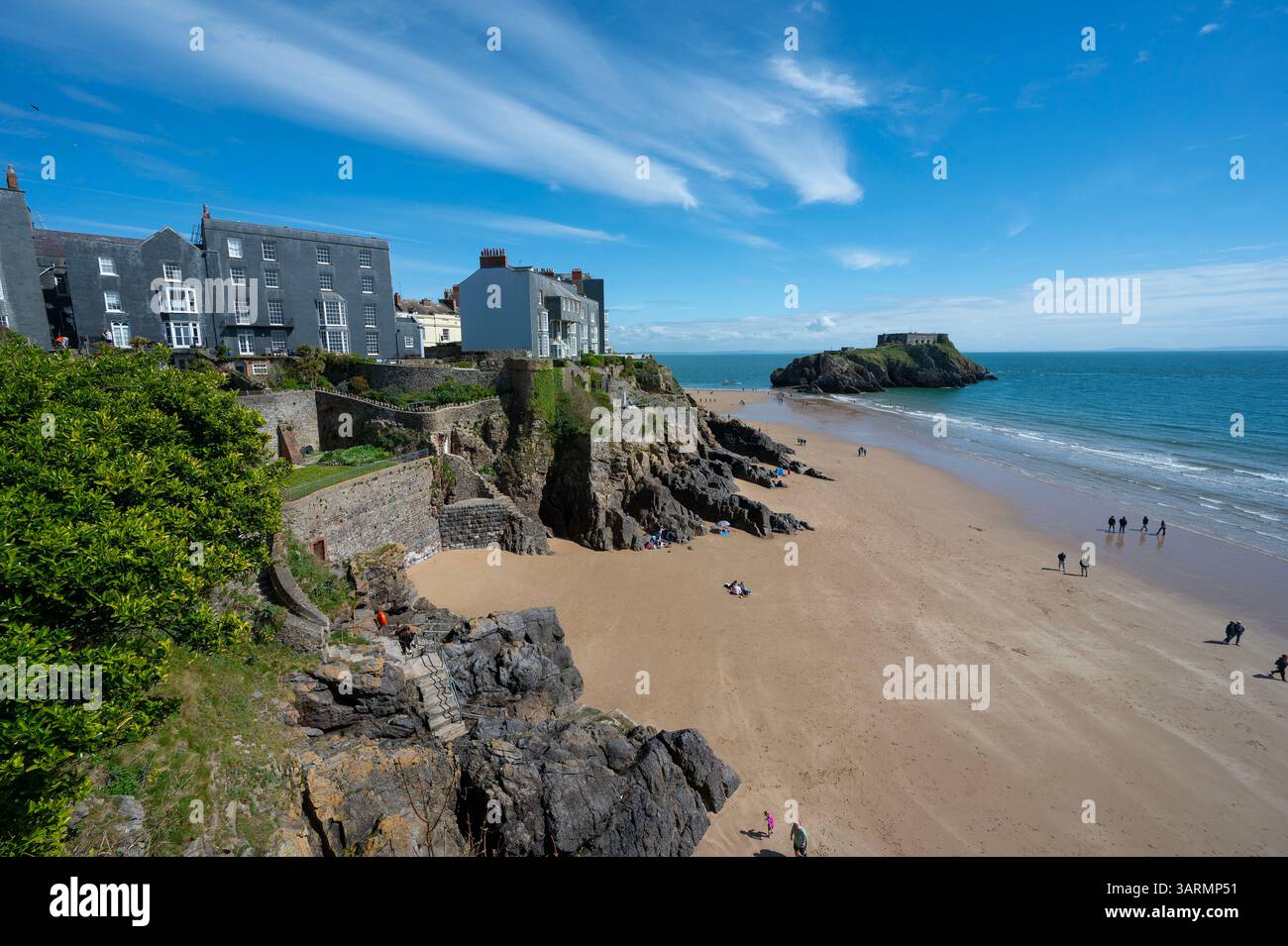 Tenby (gallese: Dinbych-y-pysgod, lett. "Fortlet of the fish") è una città e comunità di mare nella contea di Pembrokeshire, Galles. Foto Stock
