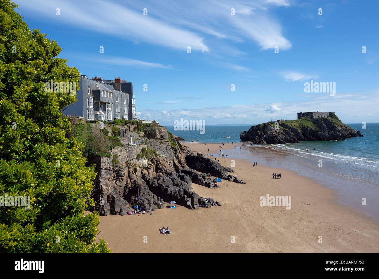 Tenby (gallese: Dinbych-y-pysgod, lett. "Fortlet of the fish") è una città e comunità di mare nella contea di Pembrokeshire, Galles. Foto Stock