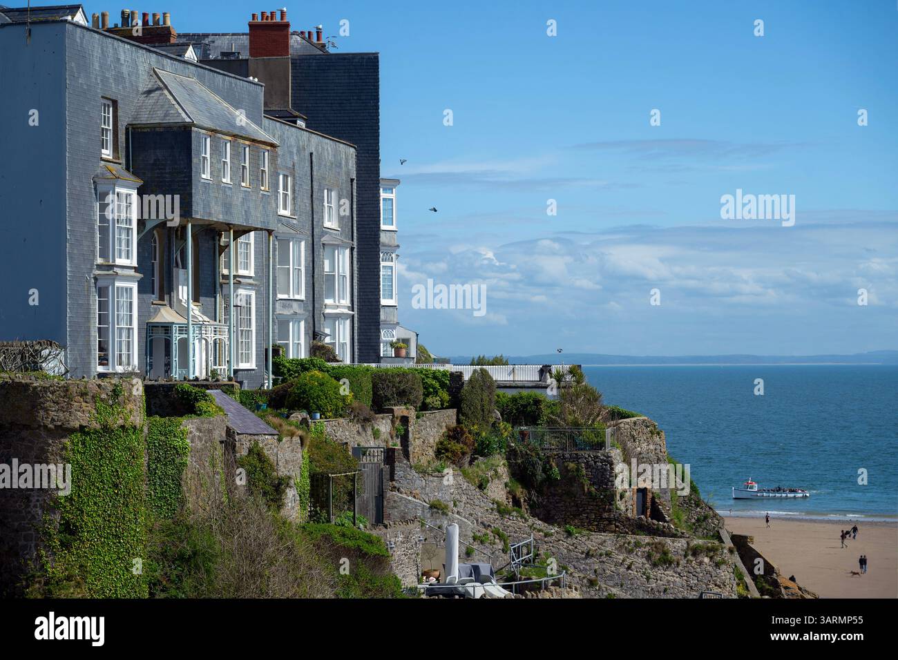 Tenby (gallese: Dinbych-y-pysgod, lett. "Fortlet of the fish") è una città e comunità di mare nella contea di Pembrokeshire, Galles. Foto Stock