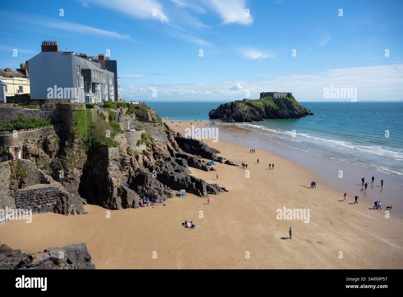 Tenby (gallese: Dinbych-y-pysgod, lett. "Fortlet of the fish") è una città e comunità di mare nella contea di Pembrokeshire, Galles. Foto Stock