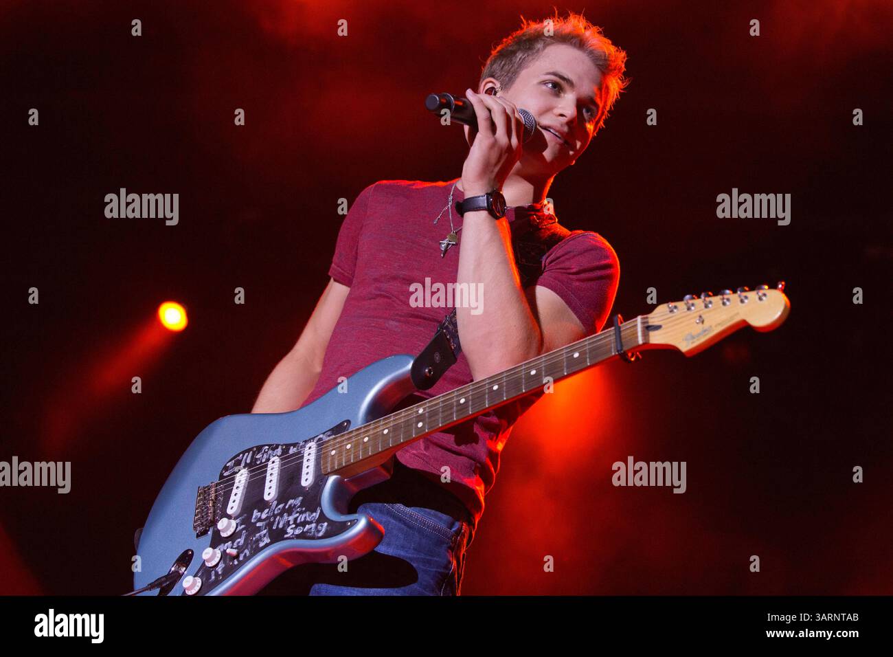 HUNTER HAYES si esibisce con la sua band al Summerfest di Milwaukee, Wisconsin. Foto Stock