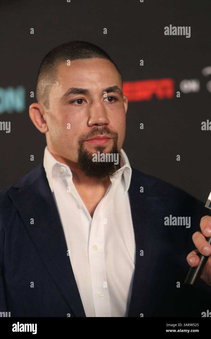 Sydney, Australia. 17 aprile 2025. Robert Whittaker (ex campione UFC) partecipa alla festa di lancio di ESPN su Disney+ al Venue Alexandria. Crediti: Richard Milnes/Alamy Live News Foto Stock
